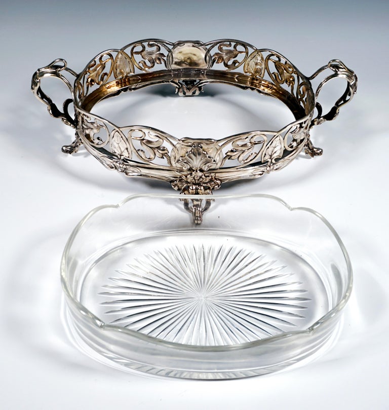 Art Nouveau Silver Jardiniere with Original Glass Liner Viennese Master, ca 1900 For Sale 2