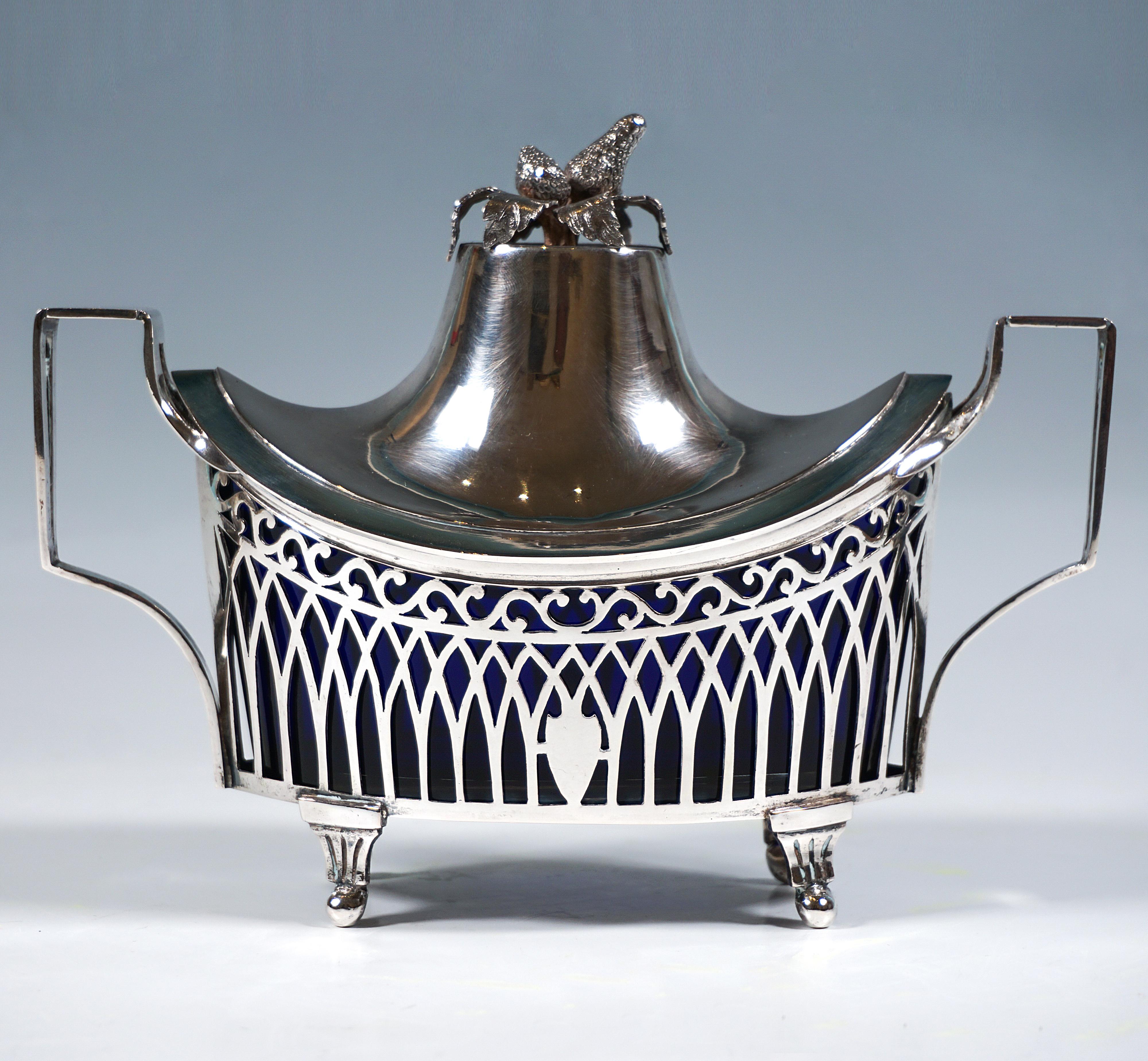 Cuenco Art Nouveau de plata con tapa e inserto de cristal azul, J.Bannert, Viena, c 1900 Austríaco en venta