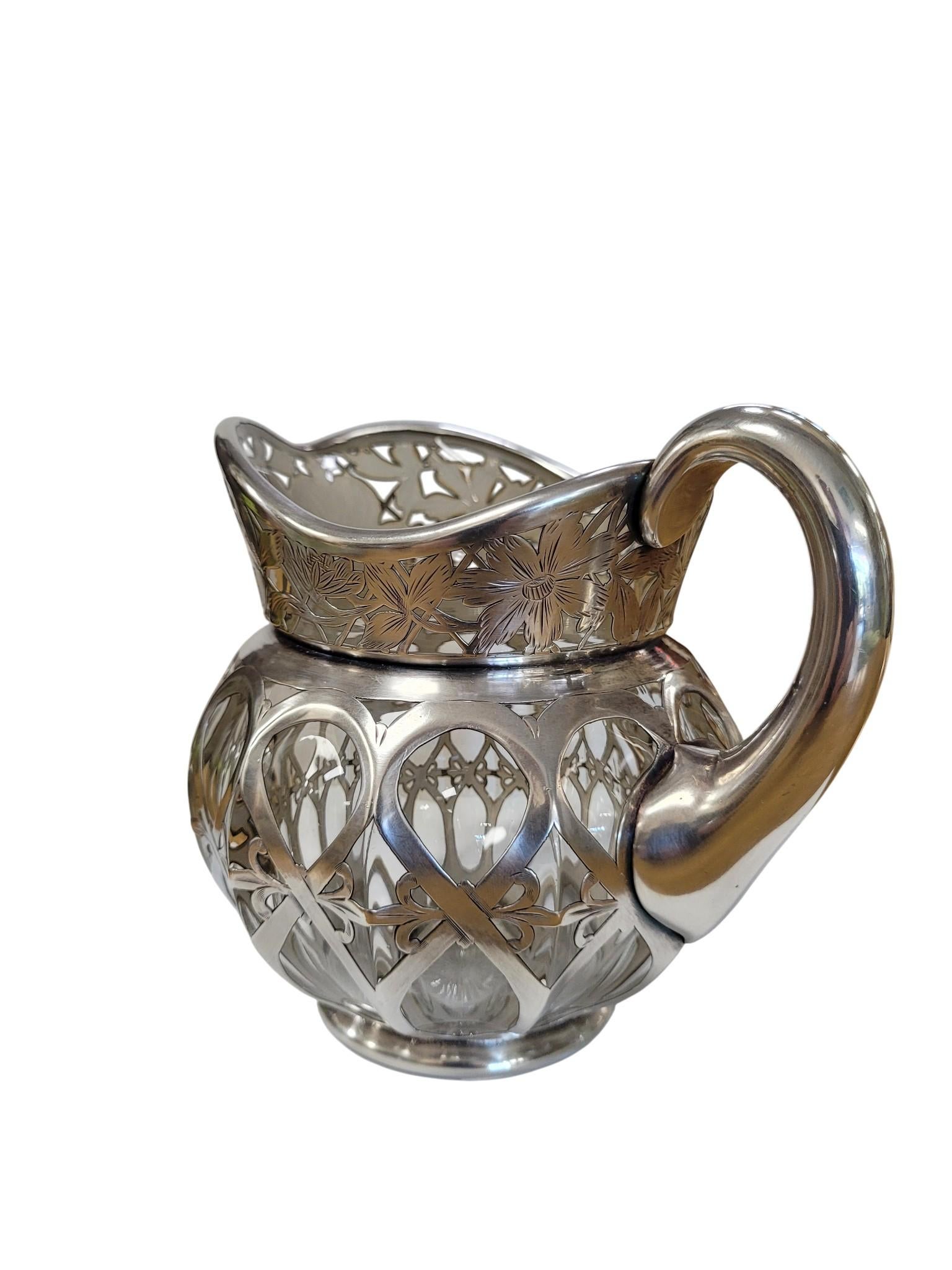 Jugendstil-Silbermontierter Glas-Sahnekrug, CIRCA 1890-1910 (Spätviktorianisch) im Angebot