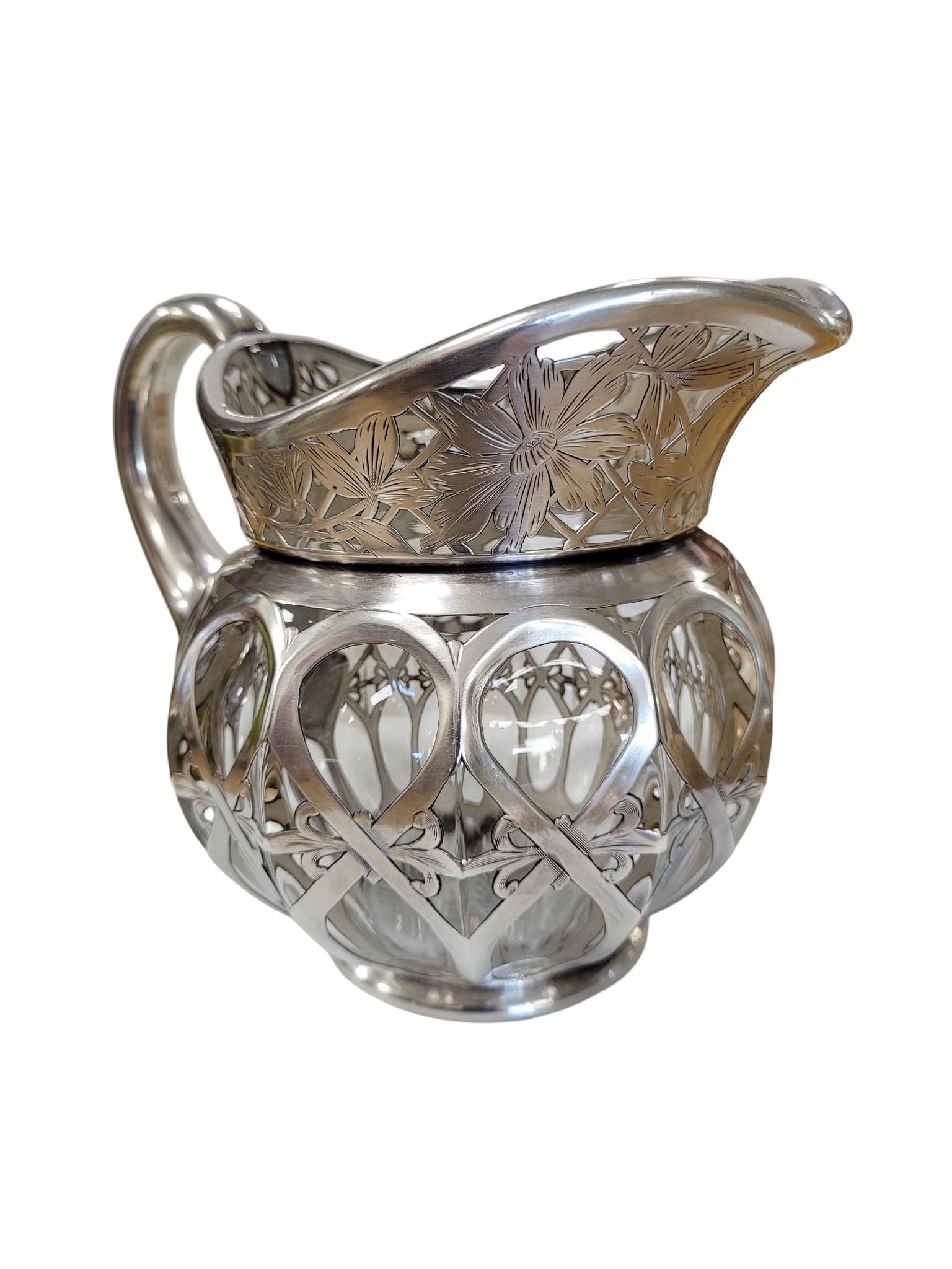 Jugendstil-Silbermontierter Glas-Sahnekrug, CIRCA 1890-1910 (Versilberung) im Angebot