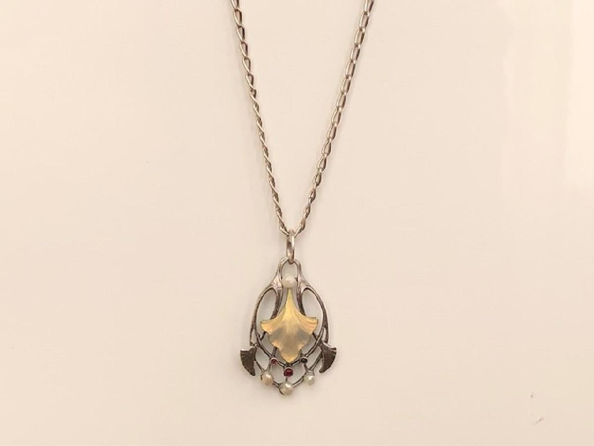 Offered beautiful Art Nouveau silver pendant with silver necklace. The pendant is decorated with 4 pieces of pearls, 3 pieces of rubies and an enamel leaf. It really is a showpiece!
Hanger 800 (tested)
Necklace Silver (marked)
Length of the necklace