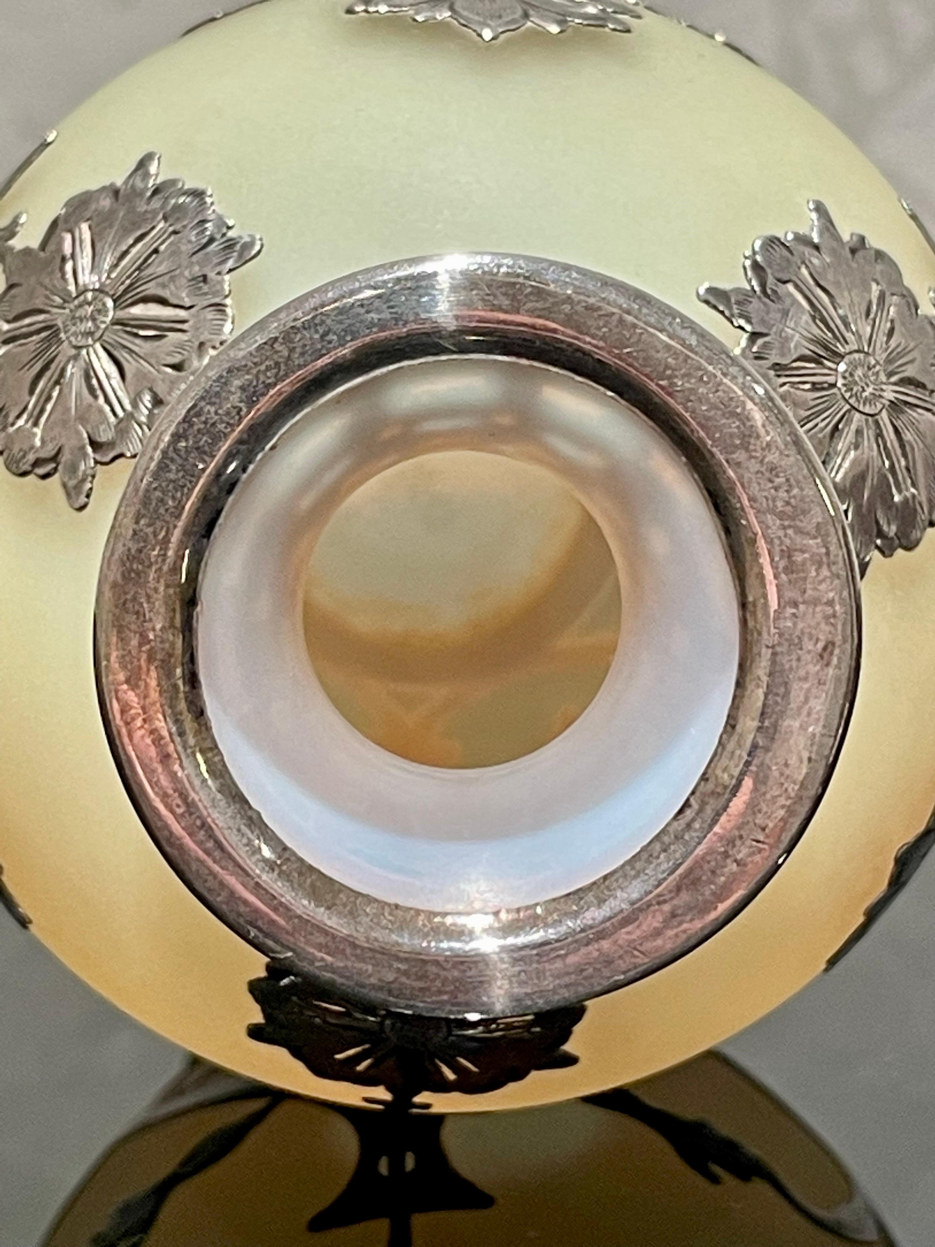 Art-Nouveau-Vase mit Silberüberzug im Loetz-Stil, 1900er Jahre (Mattiert) im Angebot