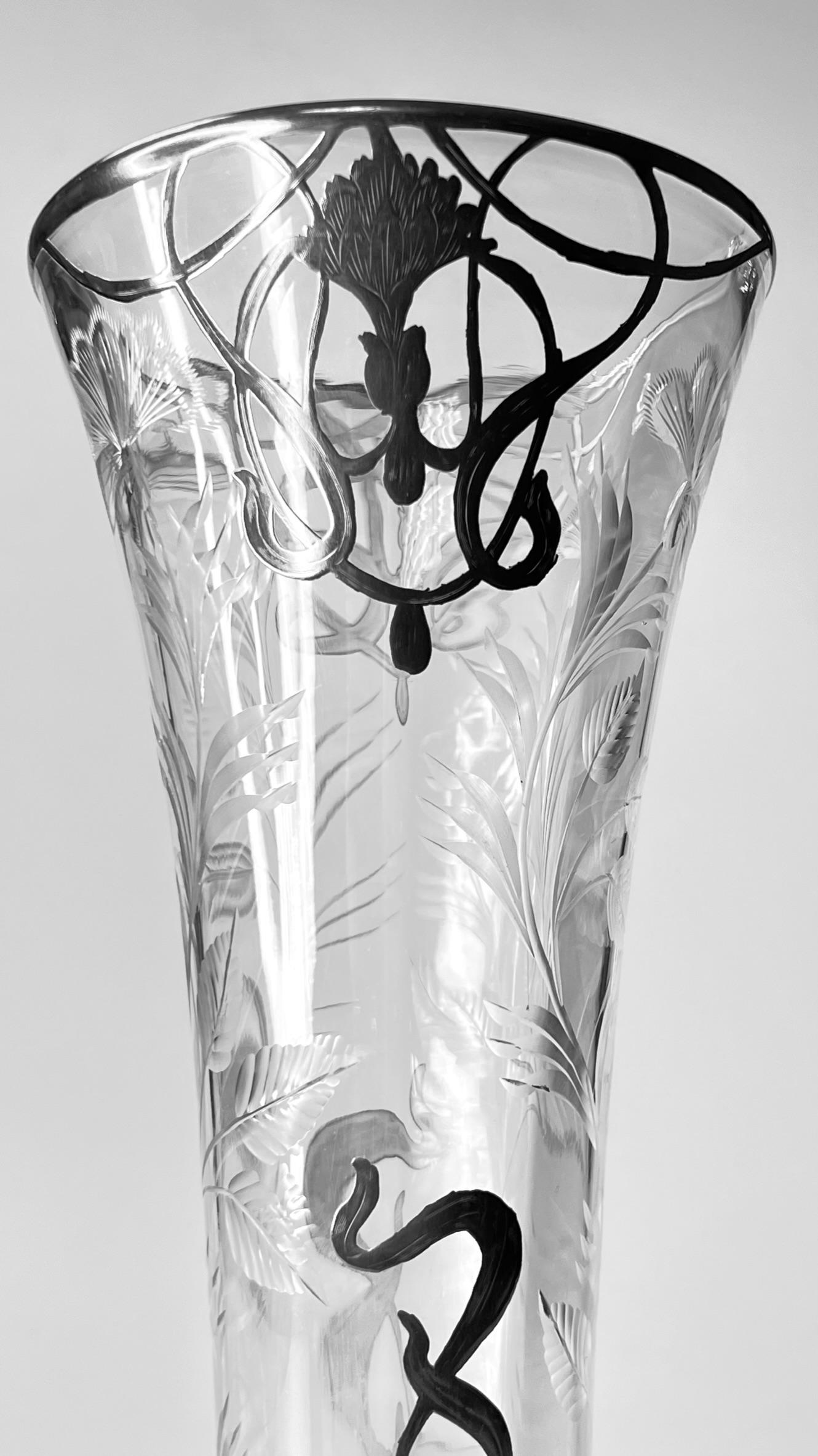 Vase Art Nouveau en verre recouvert d'argent en vente 3