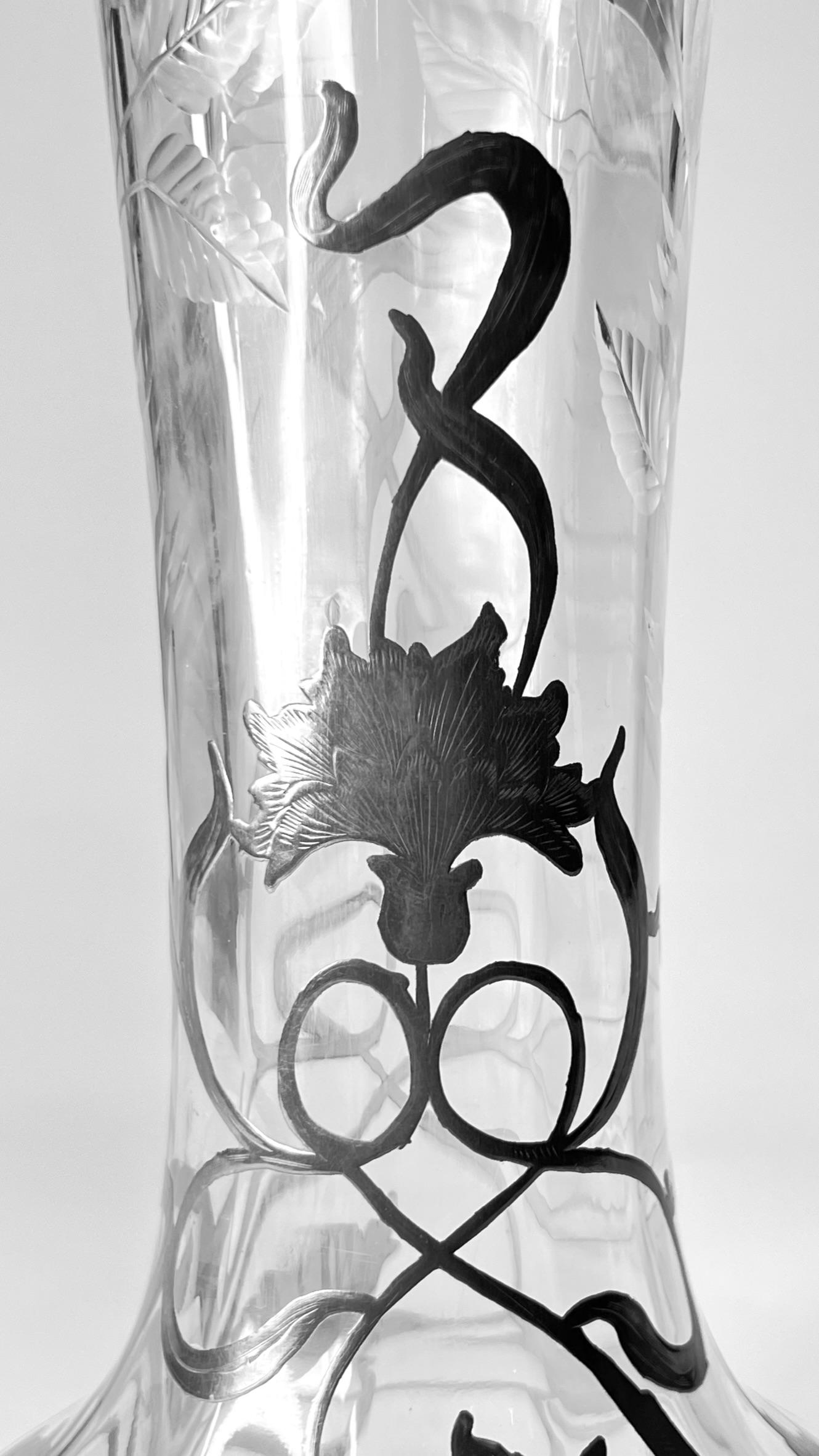 Vase Art Nouveau en verre recouvert d'argent en vente 4