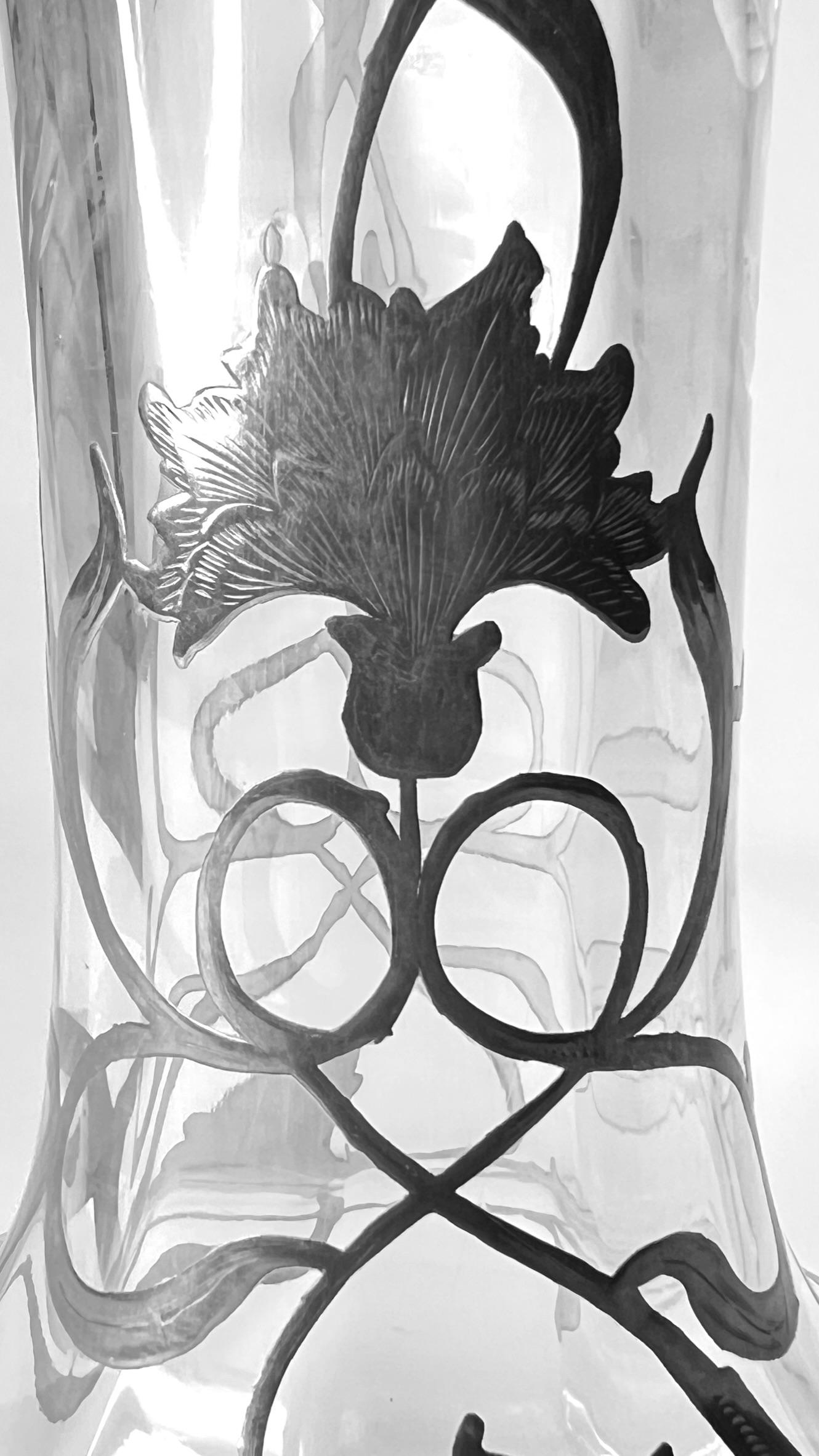 Vase Art Nouveau en verre recouvert d'argent en vente 6