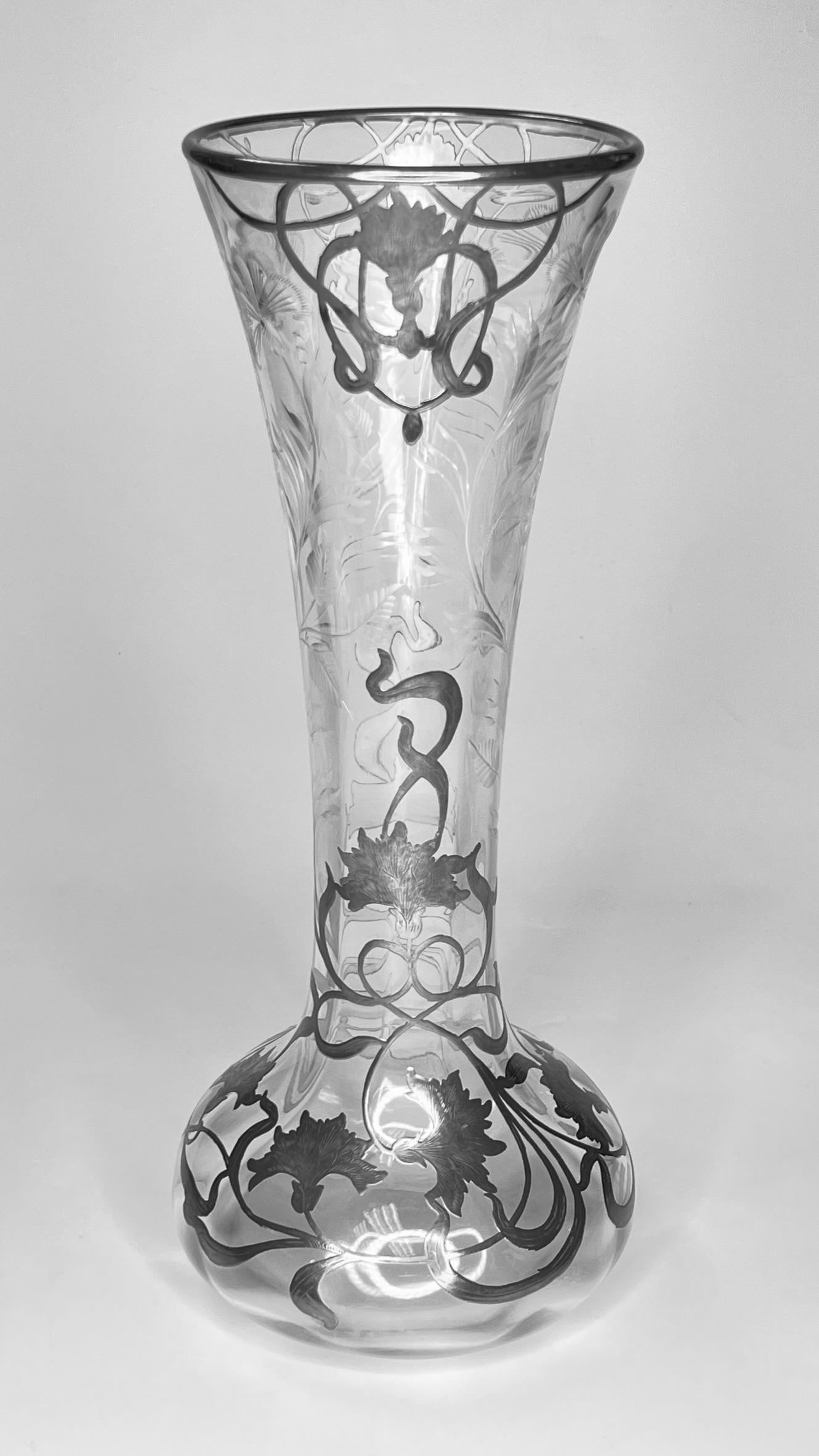 Vase Art Nouveau en verre recouvert d'argent en vente 8