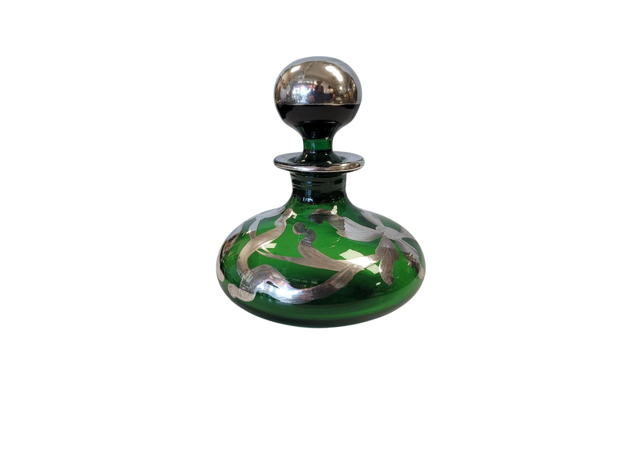 American Art Nouveau Green Glass Perfume Bottle, Late 19th to Early 20th C For Sale