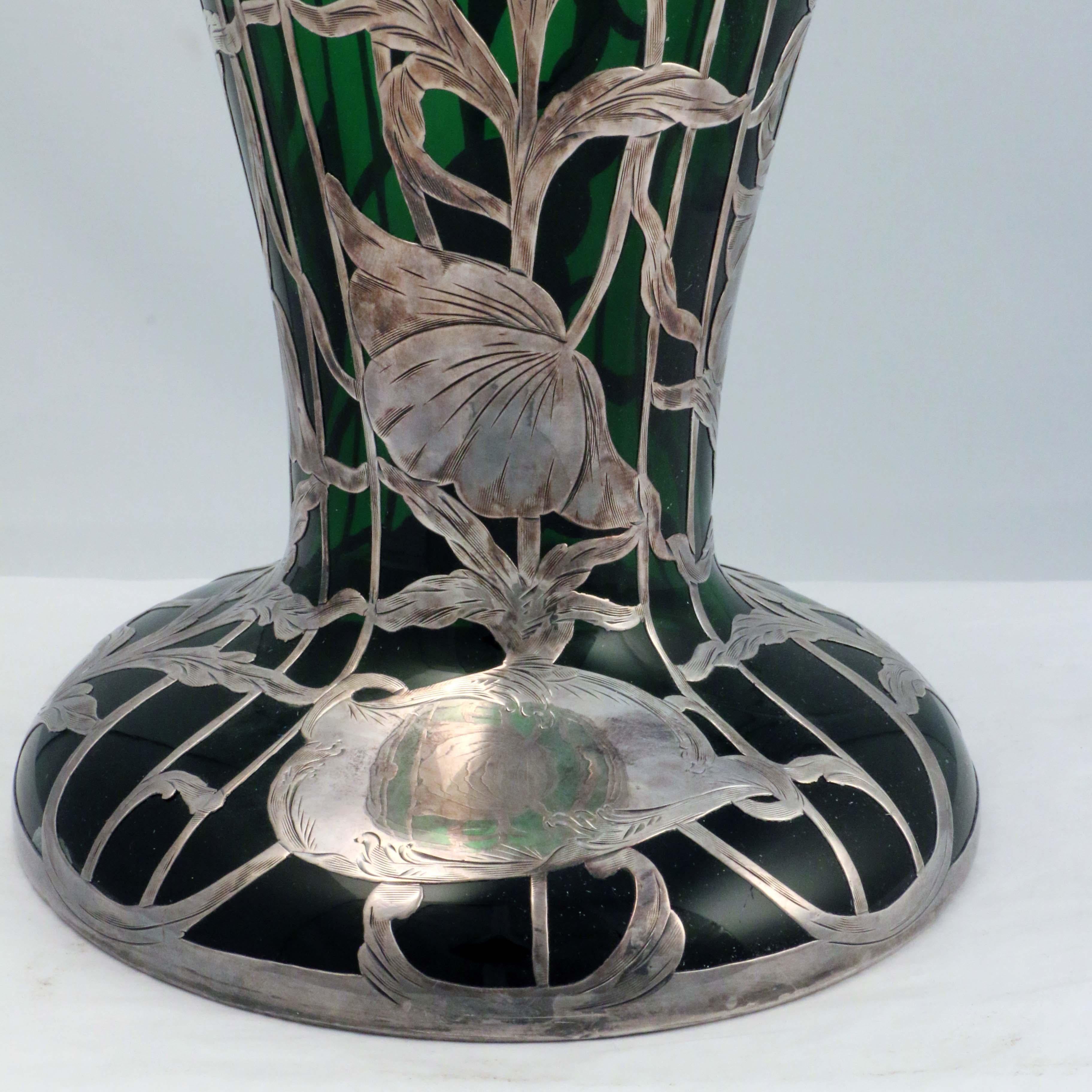 American Art Nouveau and Sterling Silver Overlay Green Glass Vase In Good Condition In Montreal, QC