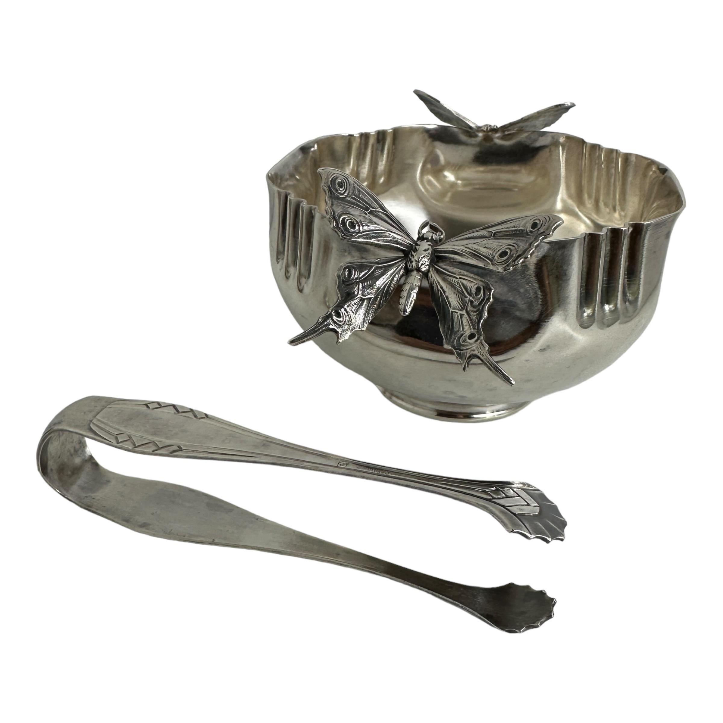 Jugendstil-Zuckerzangen und Schale aus versilbertem Jugendstil mit Schmetterling, antik, 1920er Jahre (20. Jahrhundert) im Angebot