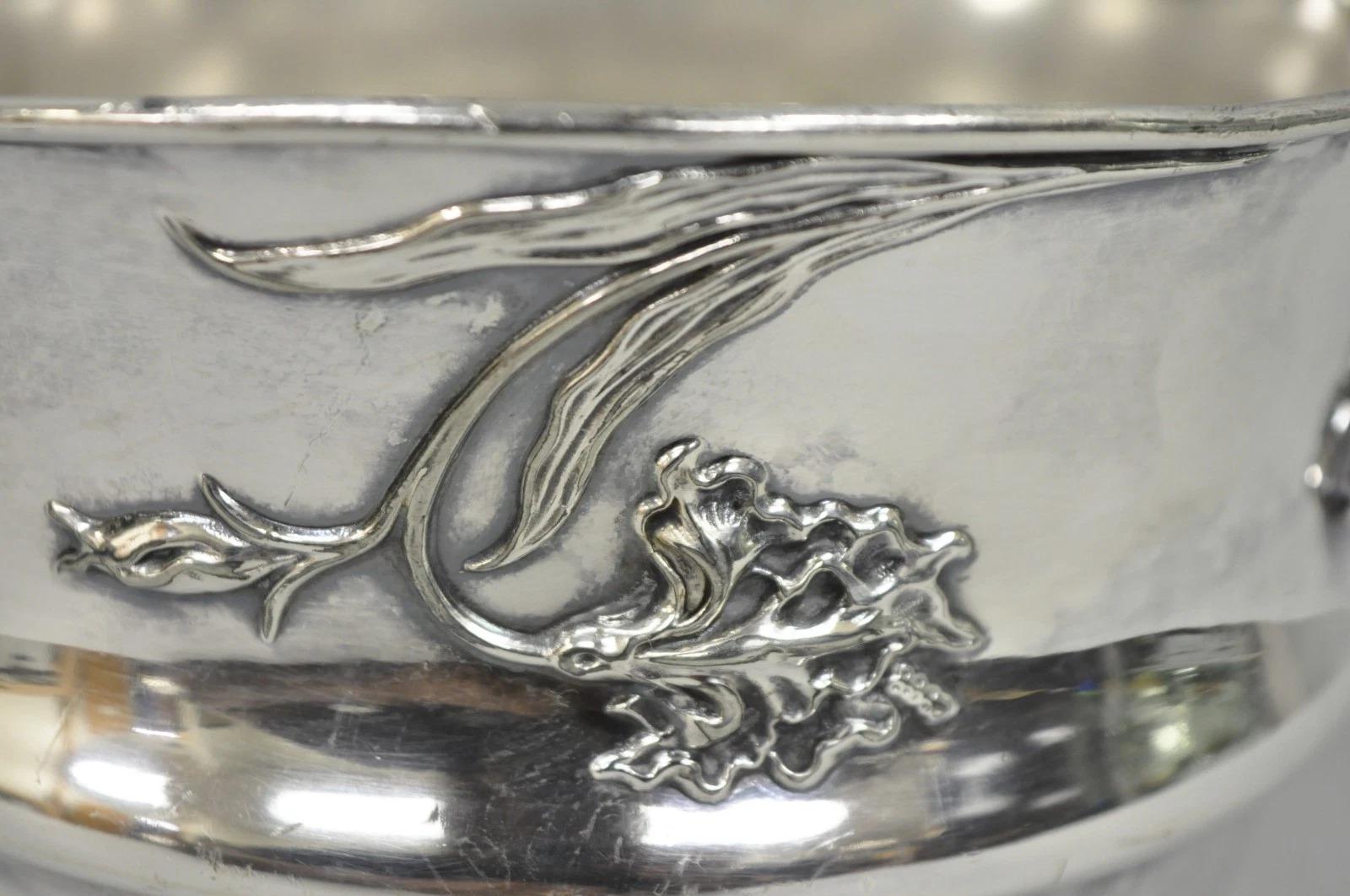 Art Nouveau Versilbert Floral Repousse Champagner Kühler Weinflasche Untersetzer (Art nouveau) im Angebot