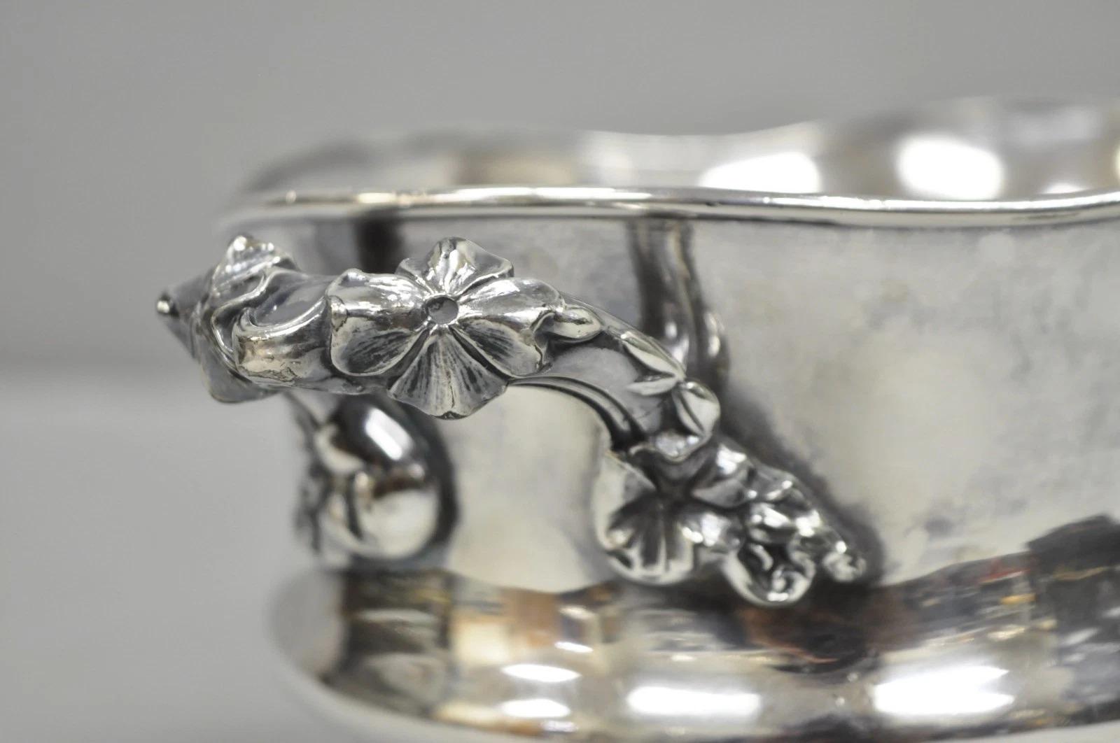 Art Nouveau Versilbert Floral Repousse Champagner Kühler Weinflasche Untersetzer im Zustand „Gut“ im Angebot in Philadelphia, PA