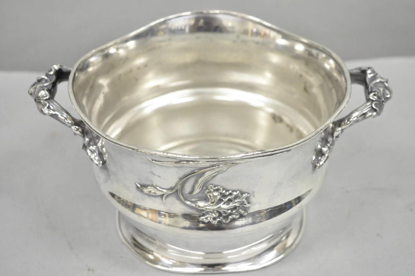 Art Nouveau Versilbert Floral Repousse Champagner Kühler Weinflasche Untersetzer (20. Jahrhundert) im Angebot