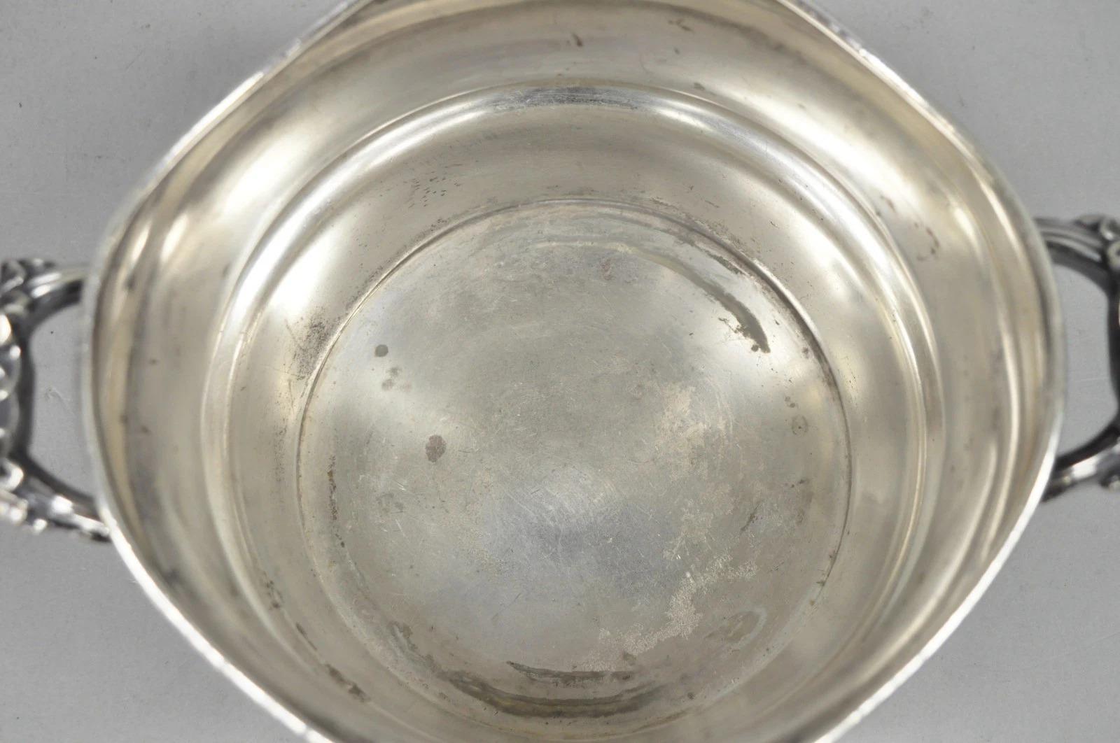 Art Nouveau Versilbert Floral Repousse Champagner Kühler Weinflasche Untersetzer (Versilberung) im Angebot