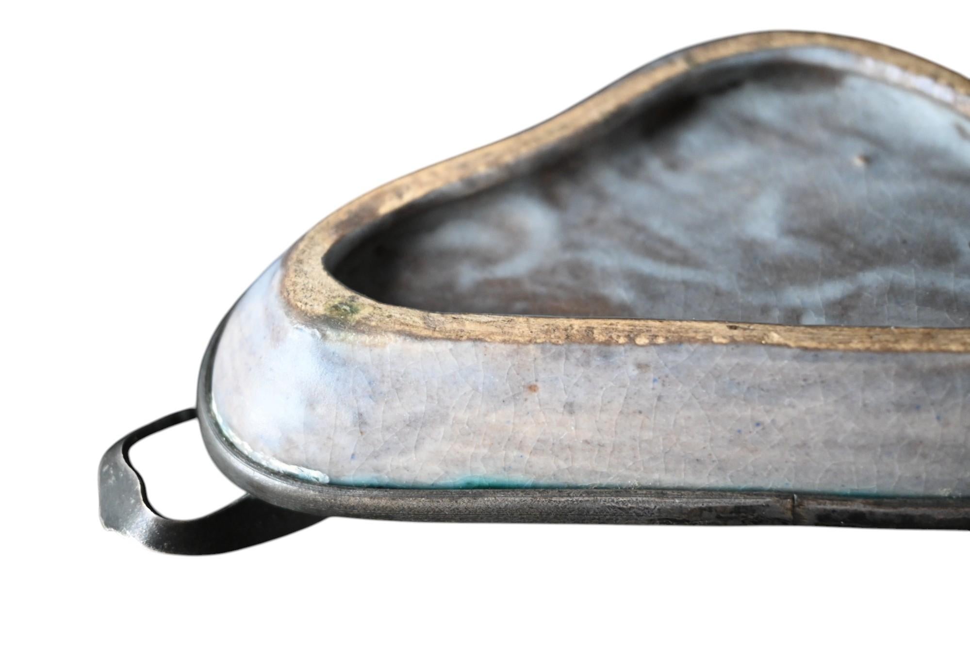 Art Nouveau Bandeja para bolígrafos de metal plateado y cerámica esmaltada - Francia, circa 1900 en venta 1