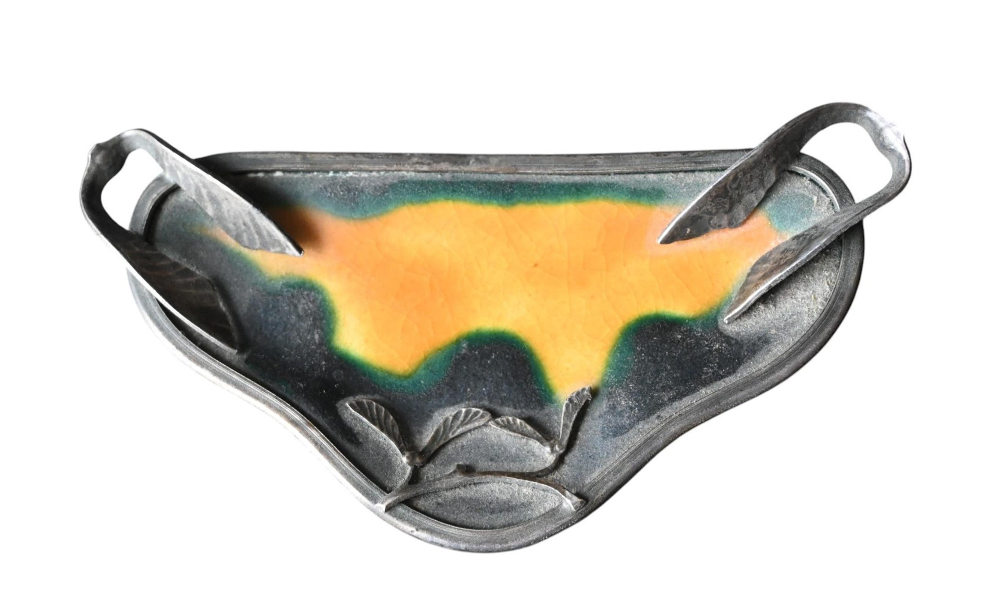 Art Nouveau Bandeja para bolígrafos de metal plateado y cerámica esmaltada - Francia, circa 1900 en venta 2