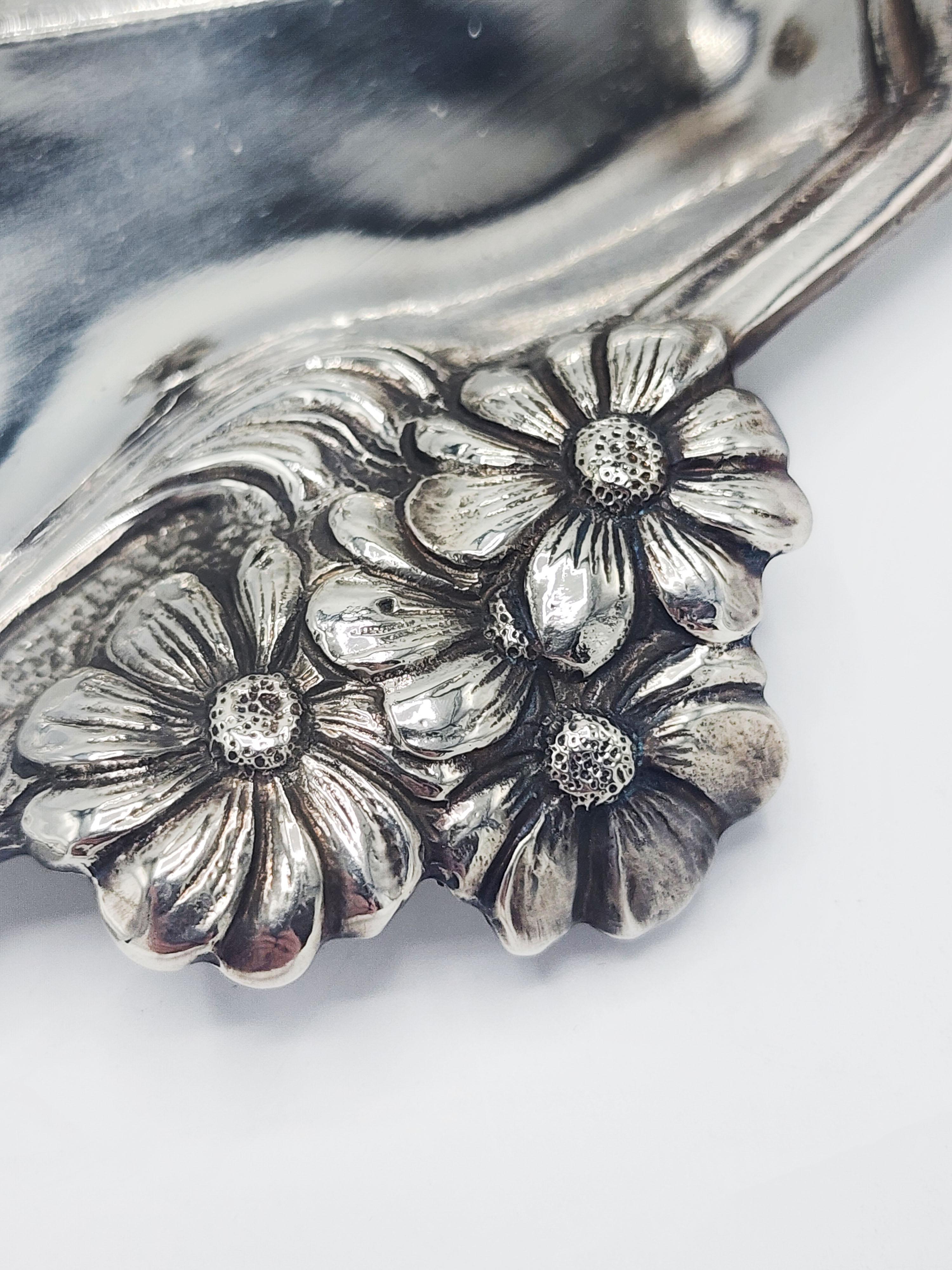 Jugendstil versilberter Metallabstreifer deutscher Herkunft (Deutsch)