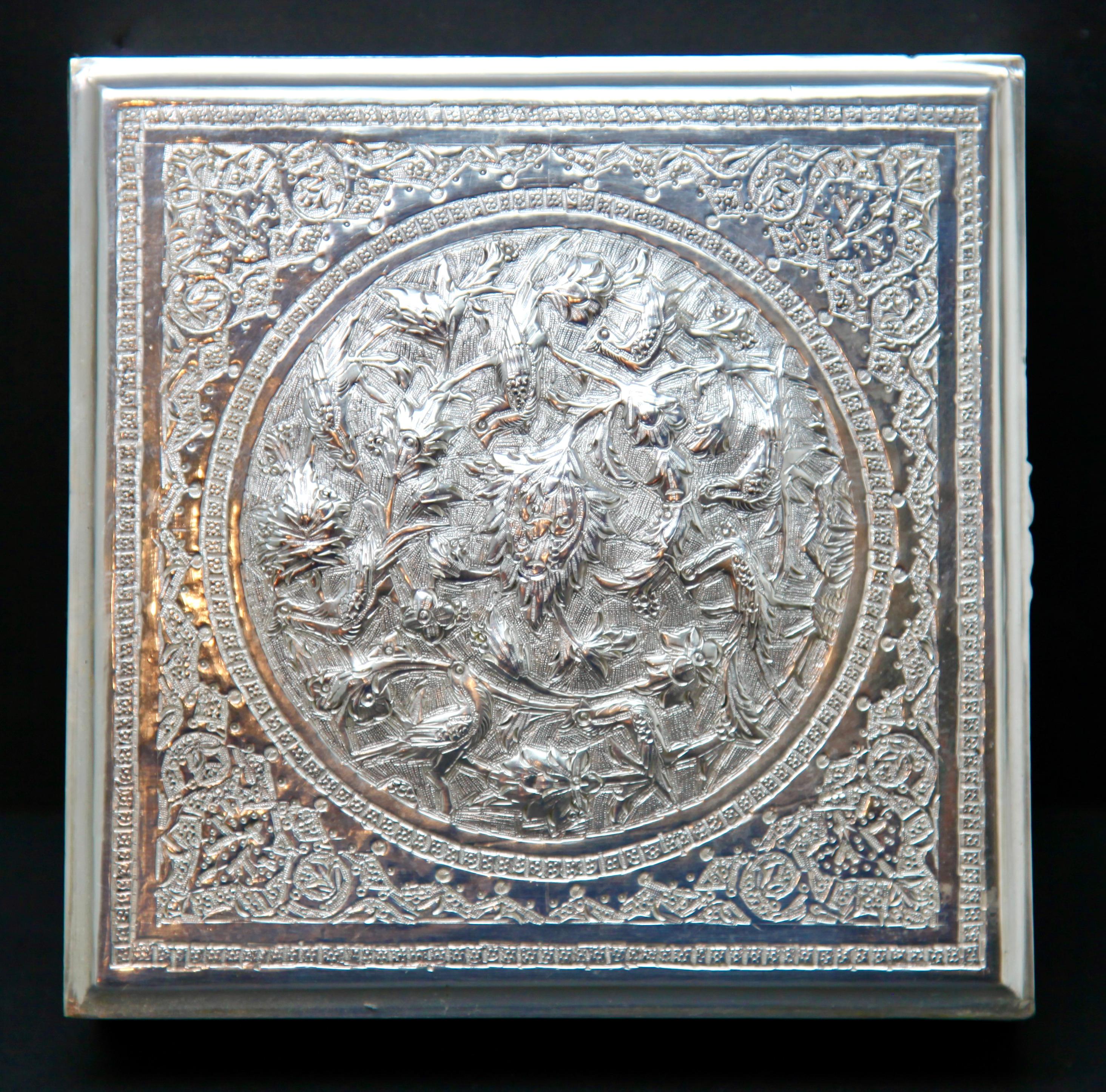Art Nouveau Silver Plated Repousse Tobacco or Jewelry Box  For Sale 4