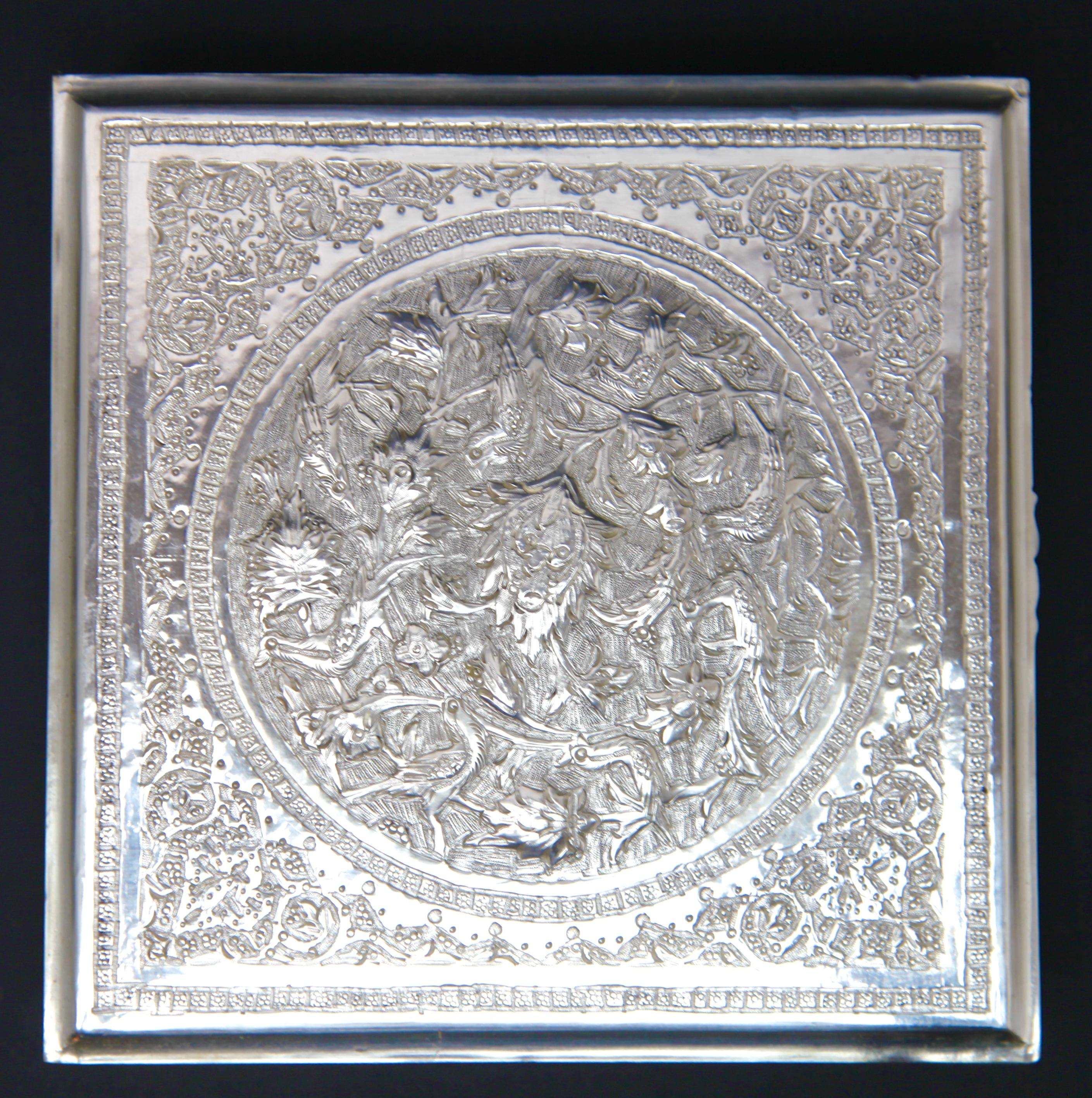 Art Nouveau Versilberte Repousse Tabak- oder Schmuckdose im Angebot 1