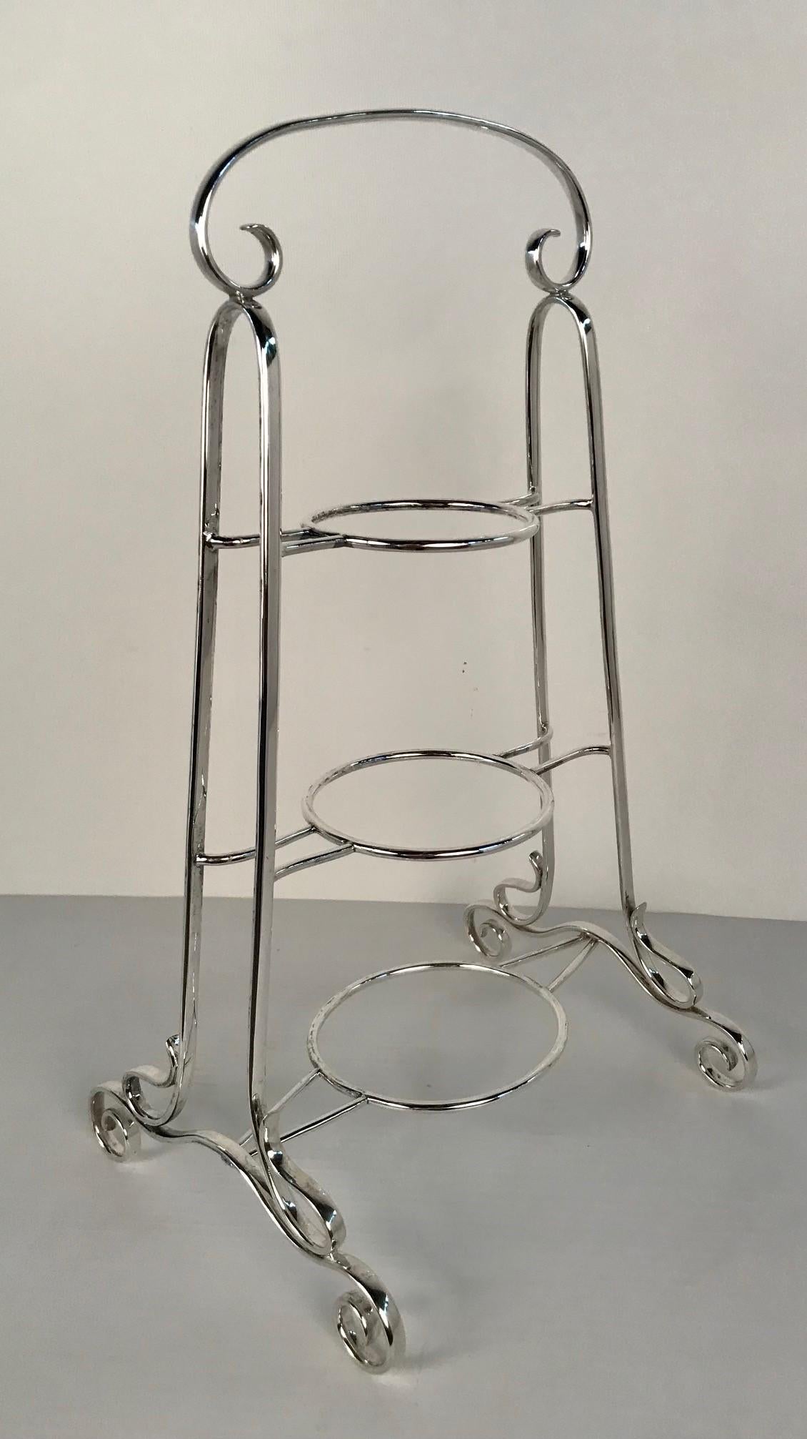 Soporte para tartas Art Nouveau de tres pisos chapado en plata Fines del siglo XIX en venta