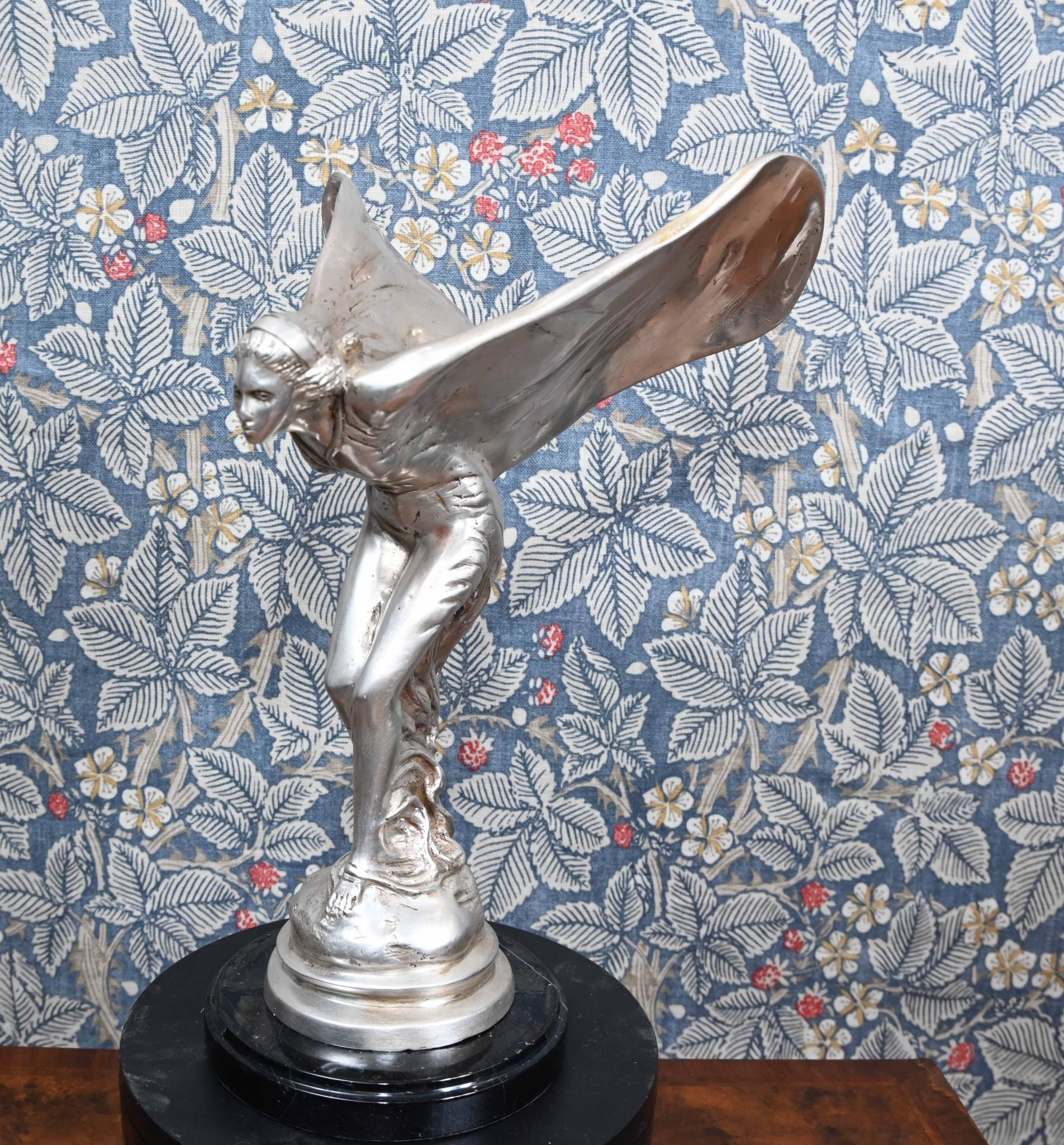 Art Nouveau Espíritu de Plata Estatua de Bronce Dama Voladora en venta 8
