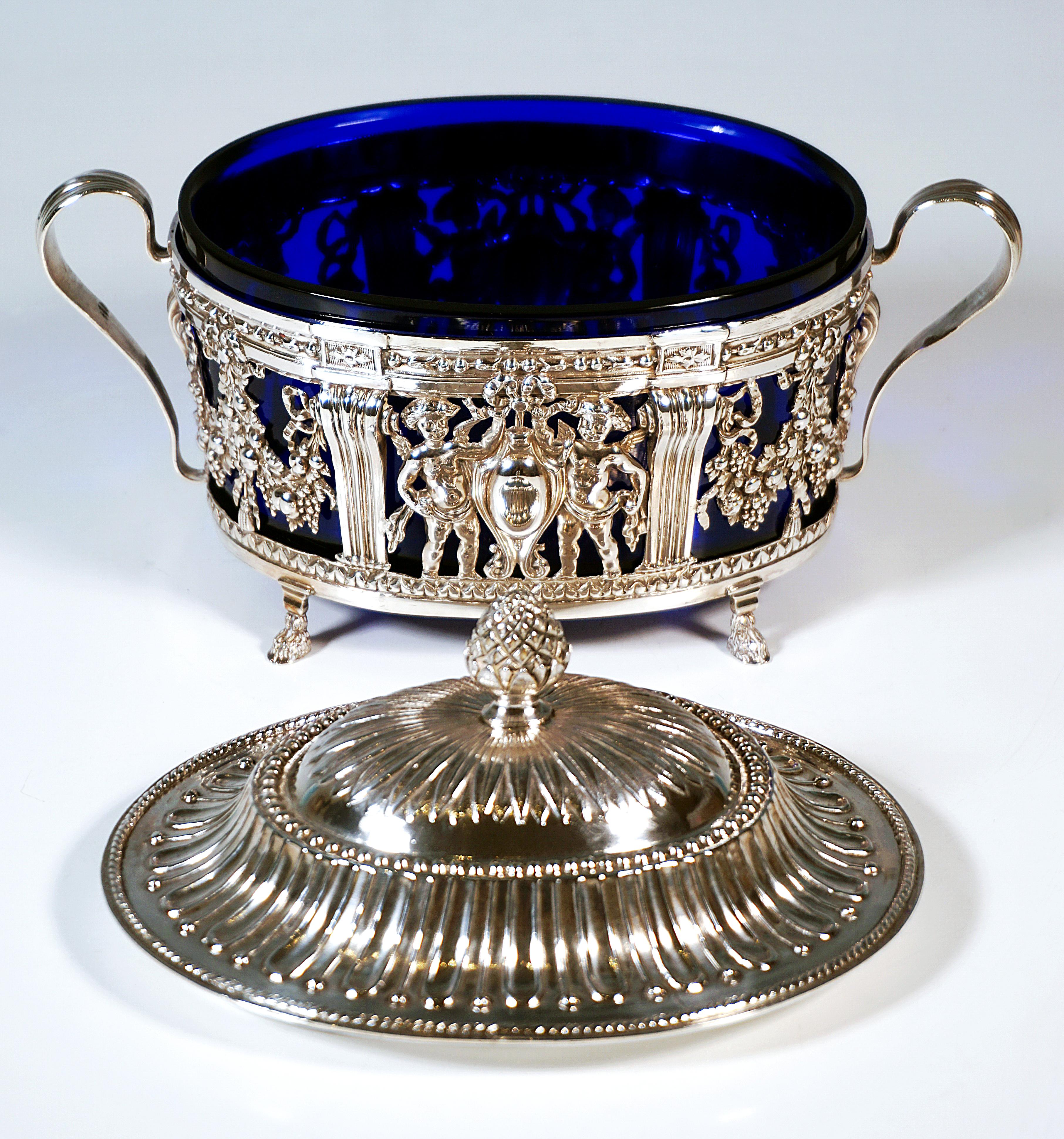 Français Sucrier Art Nouveau en argent avec couvercle en verre bleu, France, Circa 1900 en vente