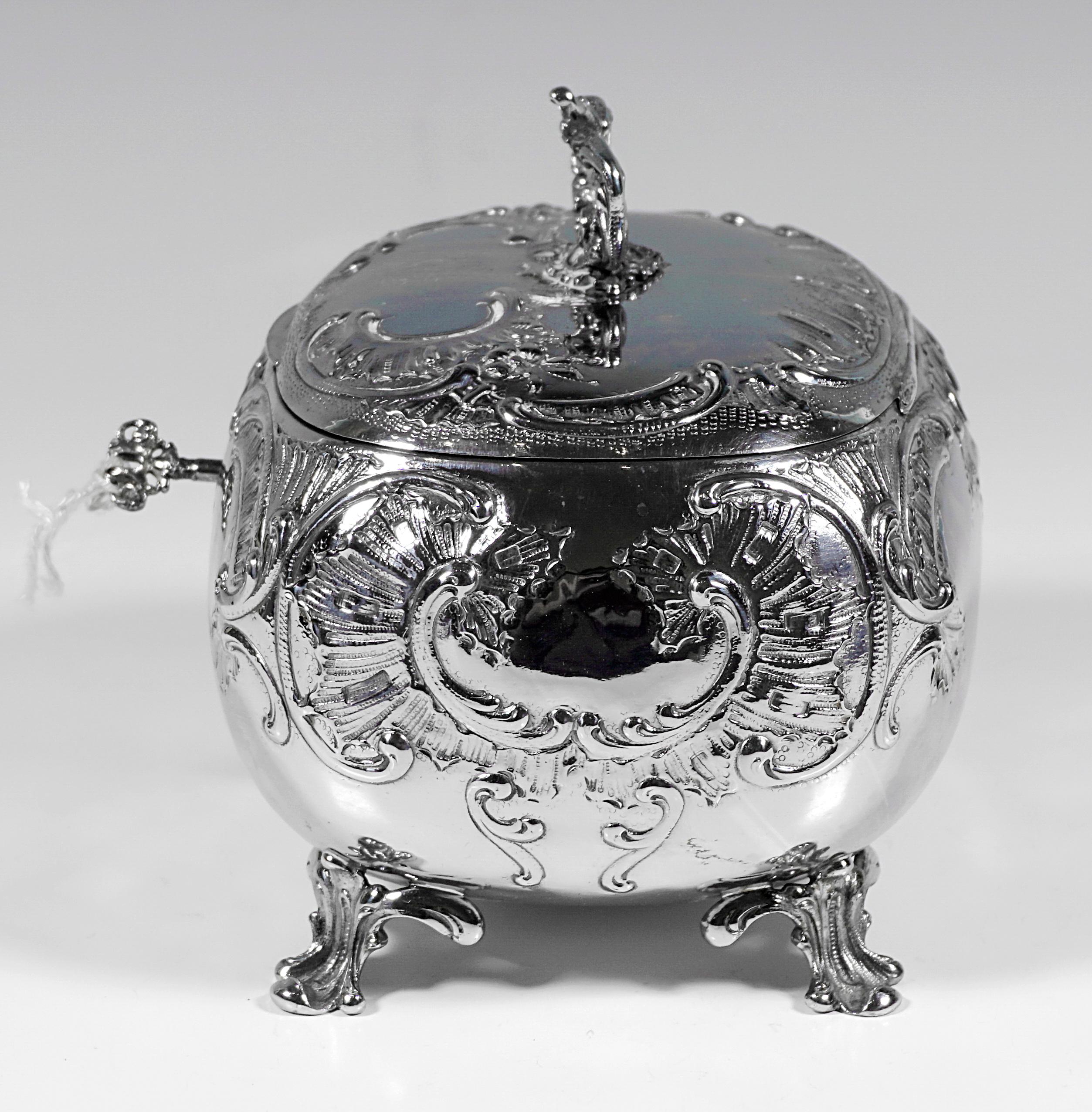 Austrian Art Nouveau Silver Sugar Box, by Joaef B. Gedlitzka's Sons, Vienna Circa 1900 For Sale