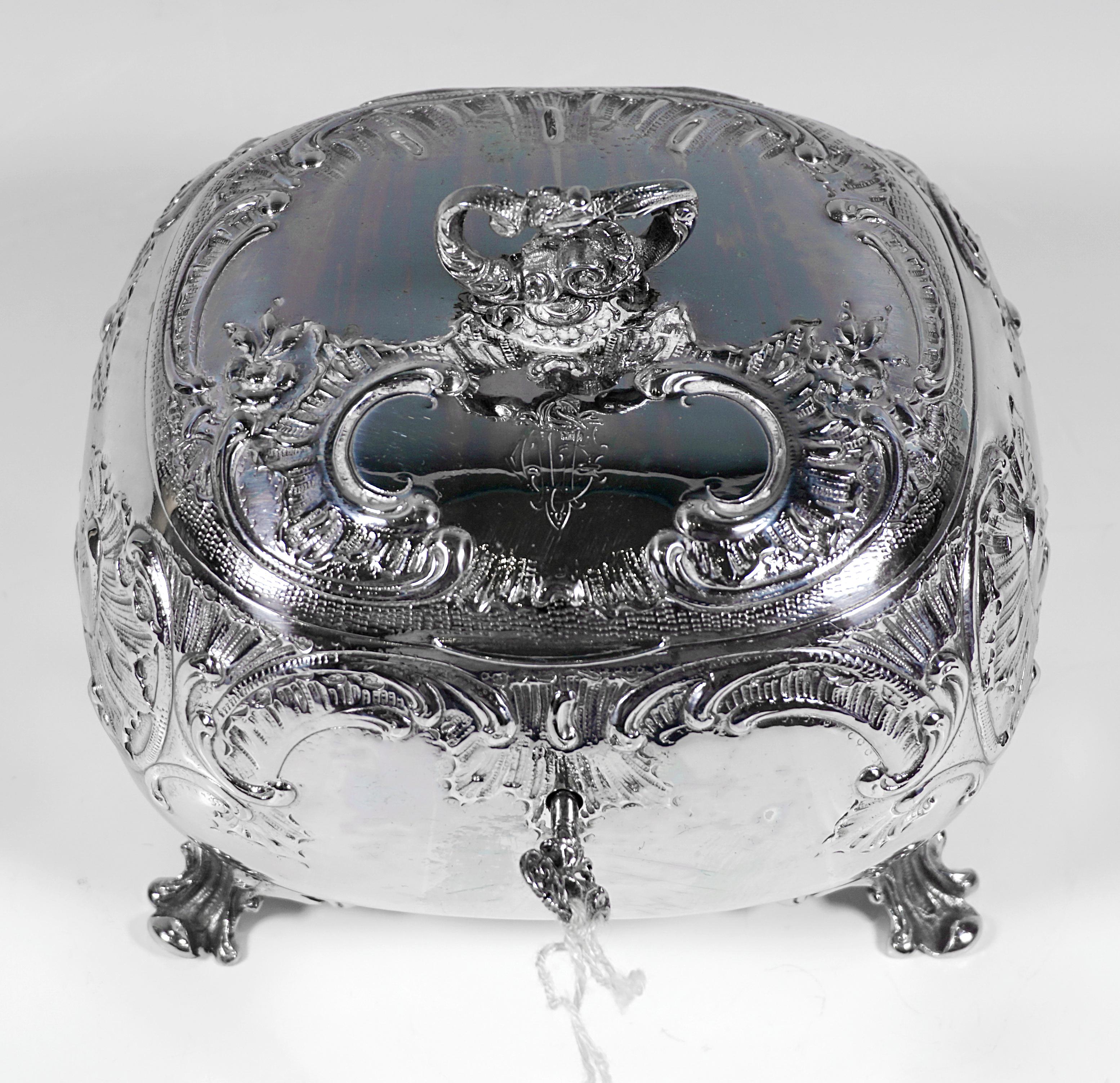 Hand-Crafted Art Nouveau Silver Sugar Box, by Joaef B. Gedlitzka's Sons, Vienna Circa 1900 For Sale