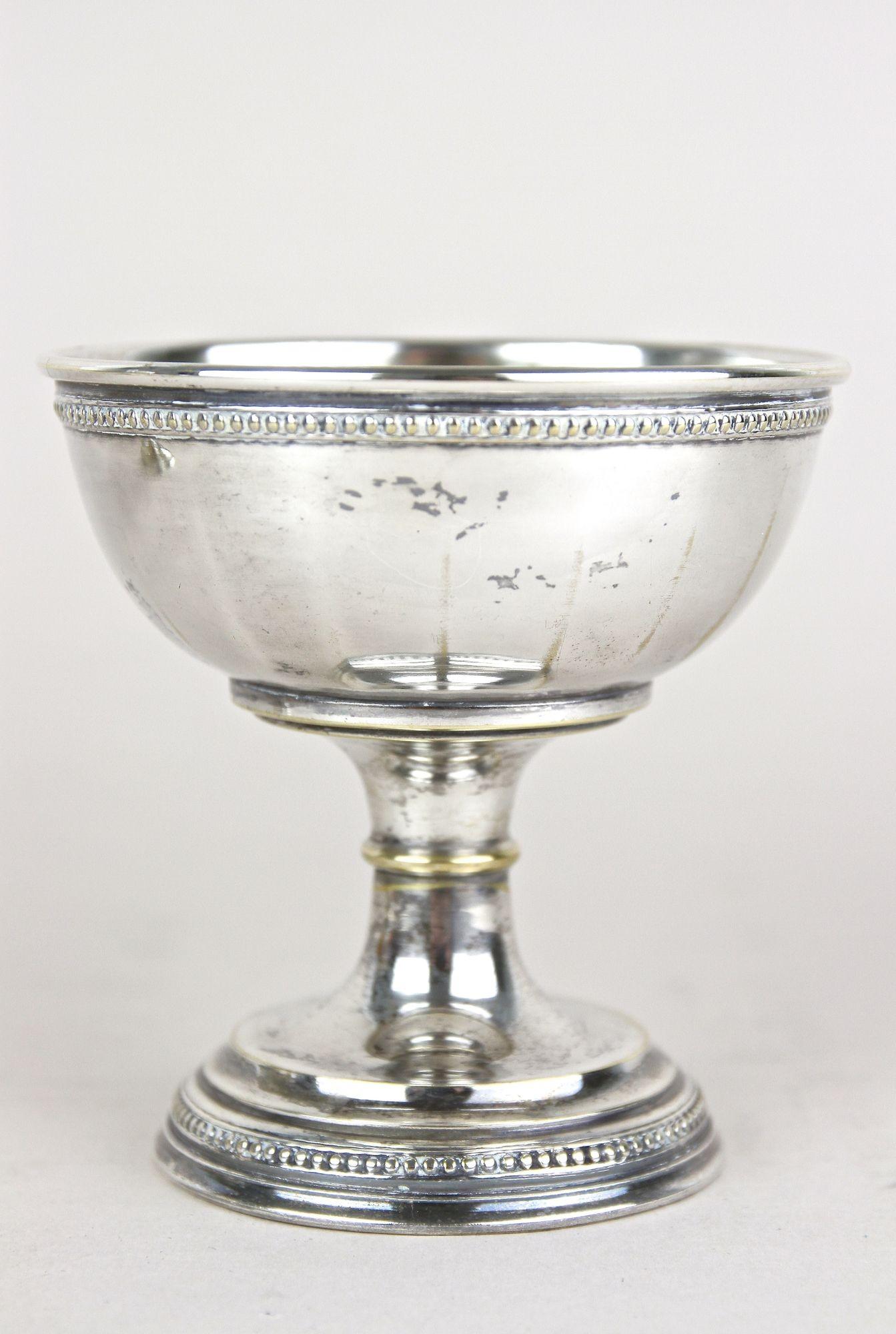 Copas Art Nouveau de latón plateado sobre bandeja de Argentor, Siglo XX, AT 1910 en venta 4