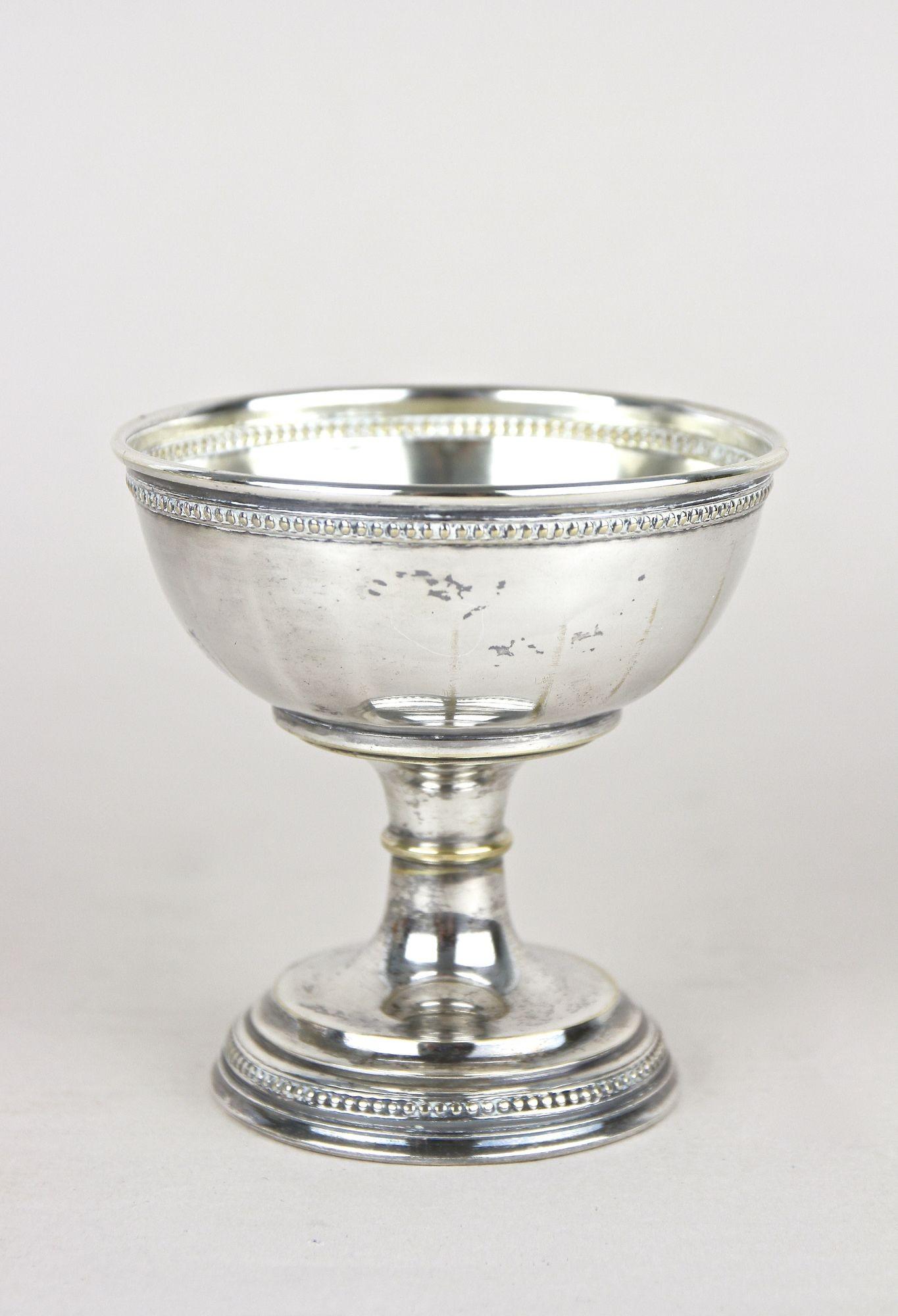 Copas Art Nouveau de latón plateado sobre bandeja de Argentor, Siglo XX, AT 1910 en venta 5