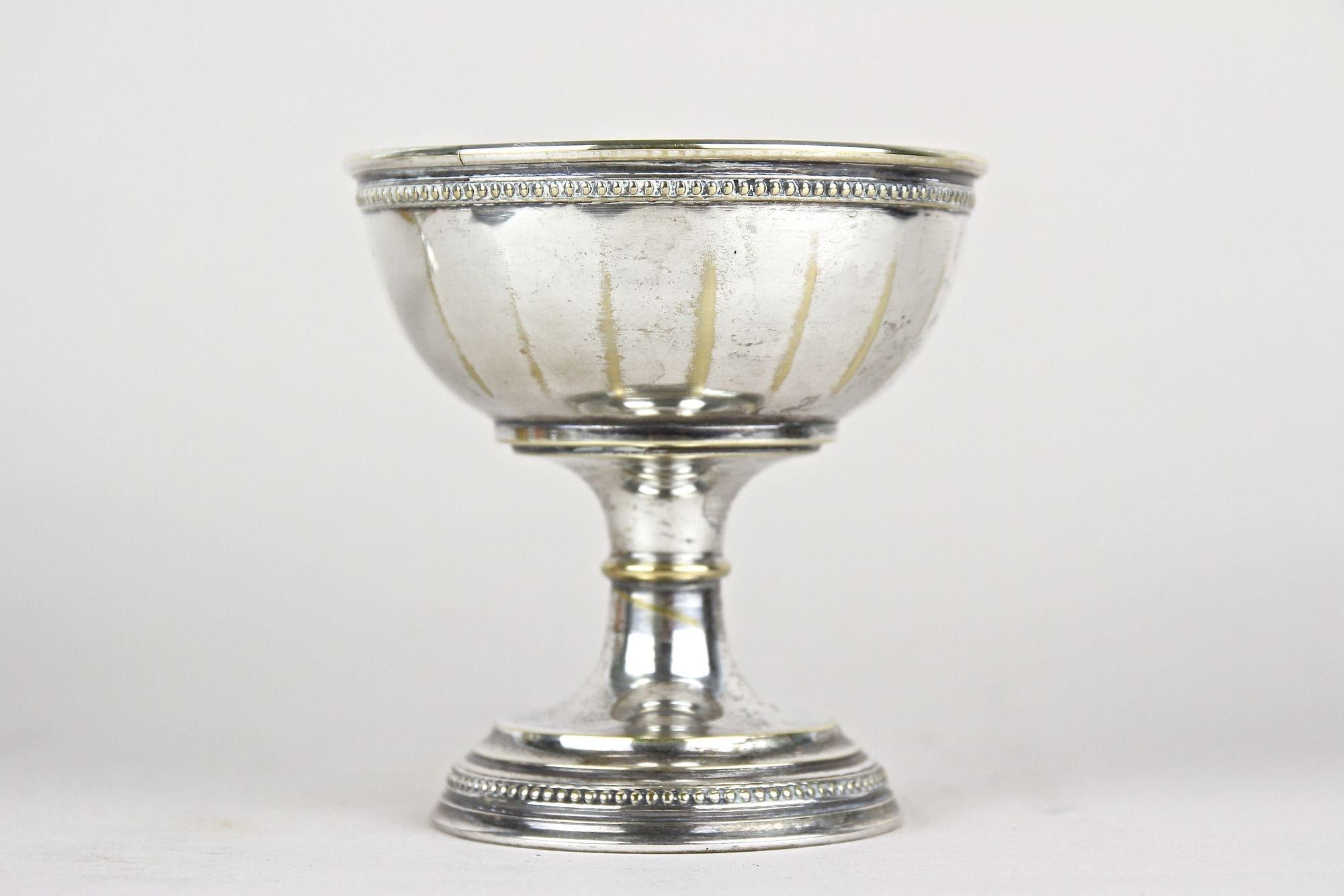 Copas Art Nouveau de latón plateado sobre bandeja de Argentor, Siglo XX, AT 1910 en venta 6