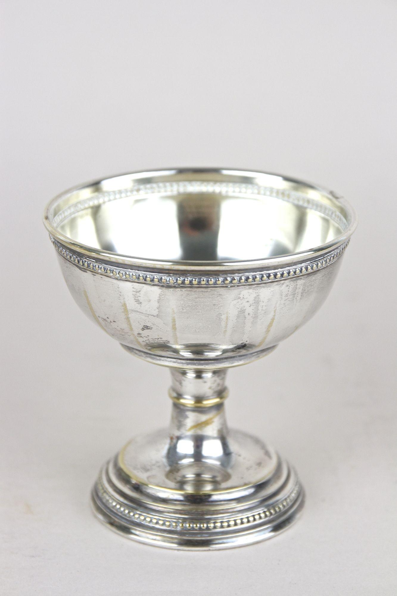 Copas Art Nouveau de latón plateado sobre bandeja de Argentor, Siglo XX, AT 1910 en venta 7