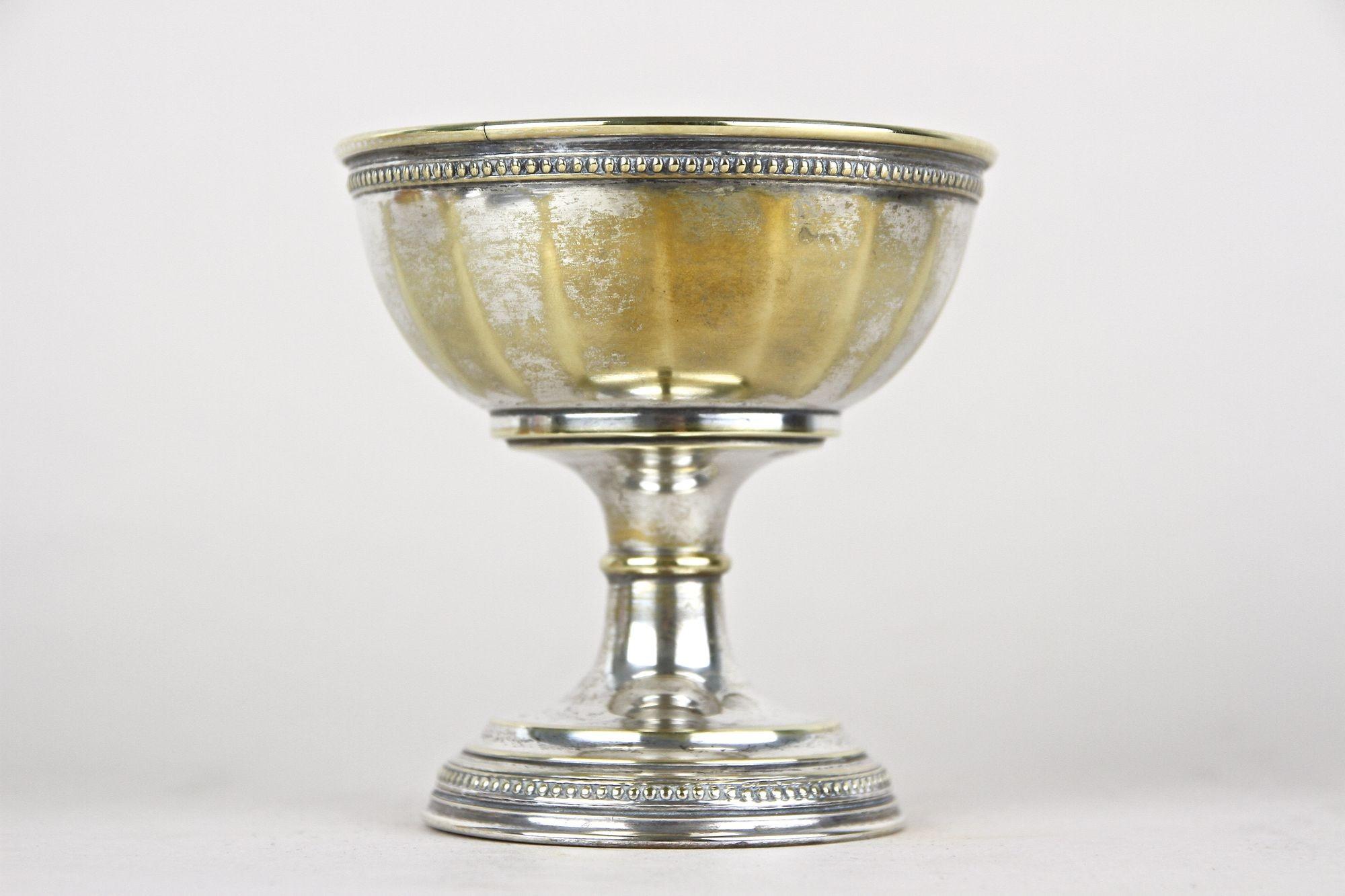 Copas Art Nouveau de latón plateado sobre bandeja de Argentor, Siglo XX, AT 1910 en venta 8