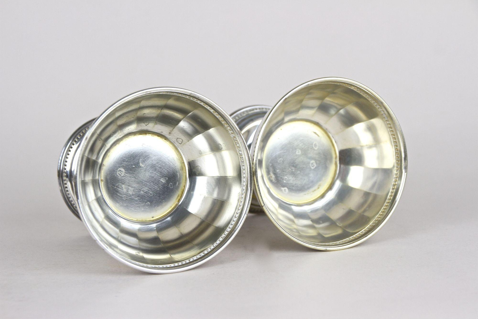 Copas Art Nouveau de latón plateado sobre bandeja de Argentor, Siglo XX, AT 1910 en venta 11