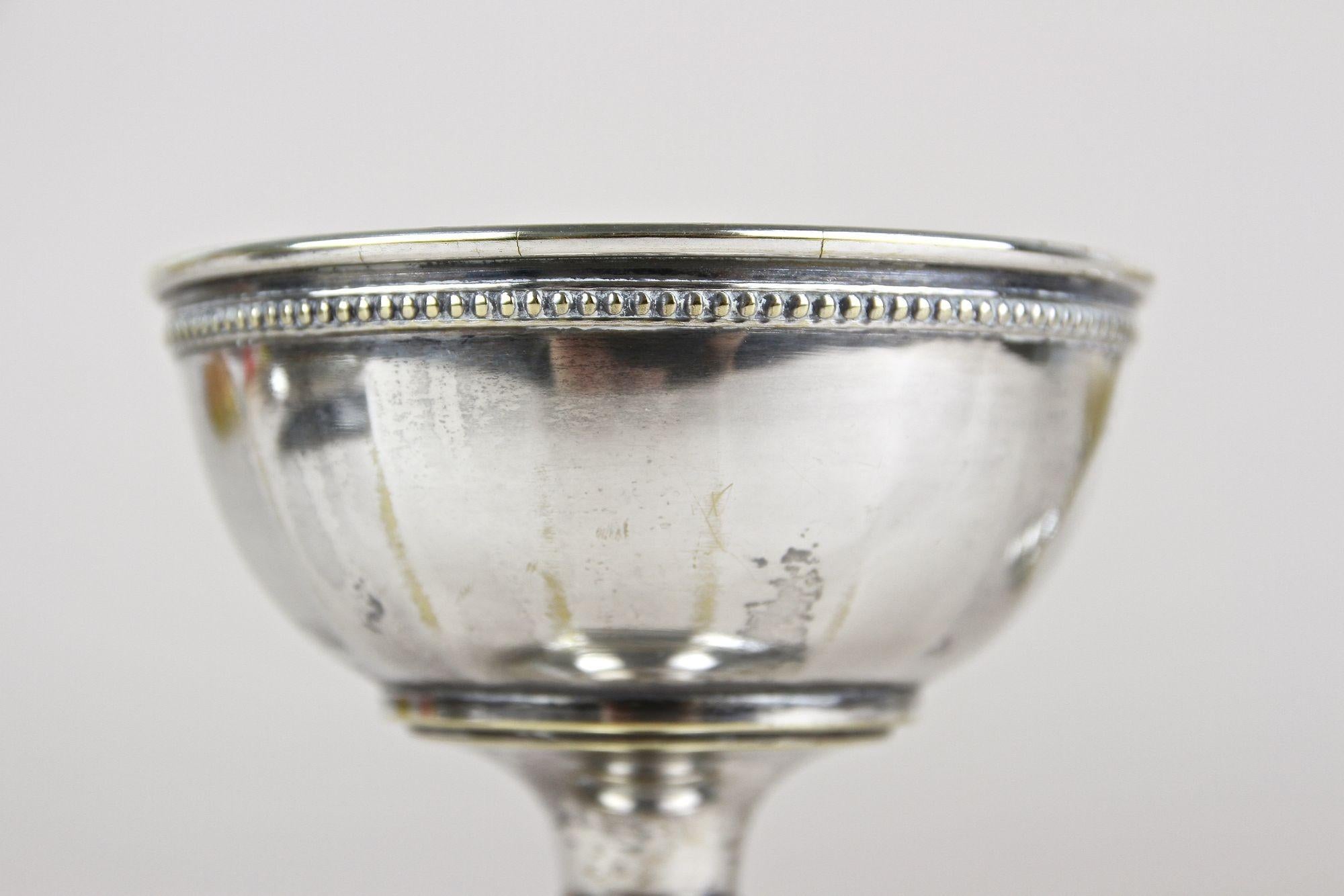 Copas Art Nouveau de latón plateado sobre bandeja de Argentor, Siglo XX, AT 1910 en venta 14