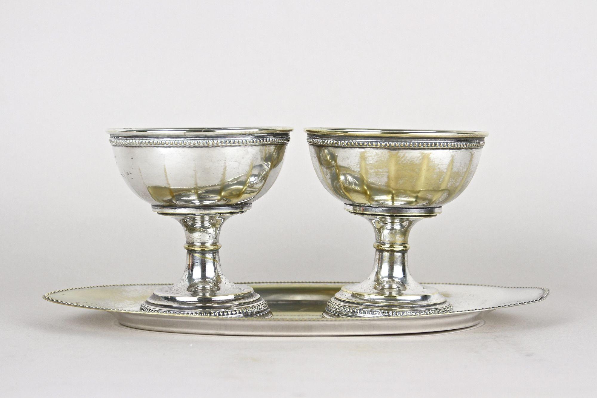 Copas Art Nouveau de latón plateado sobre bandeja de Argentor, Siglo XX, AT 1910 Austríaco en venta