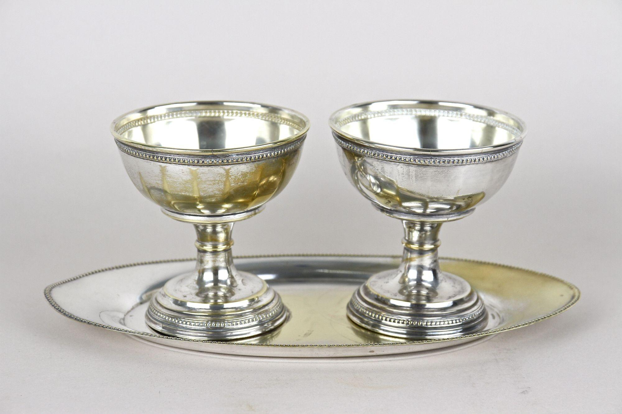 Copas Art Nouveau de latón plateado sobre bandeja de Argentor, Siglo XX, AT 1910 siglo XX en venta