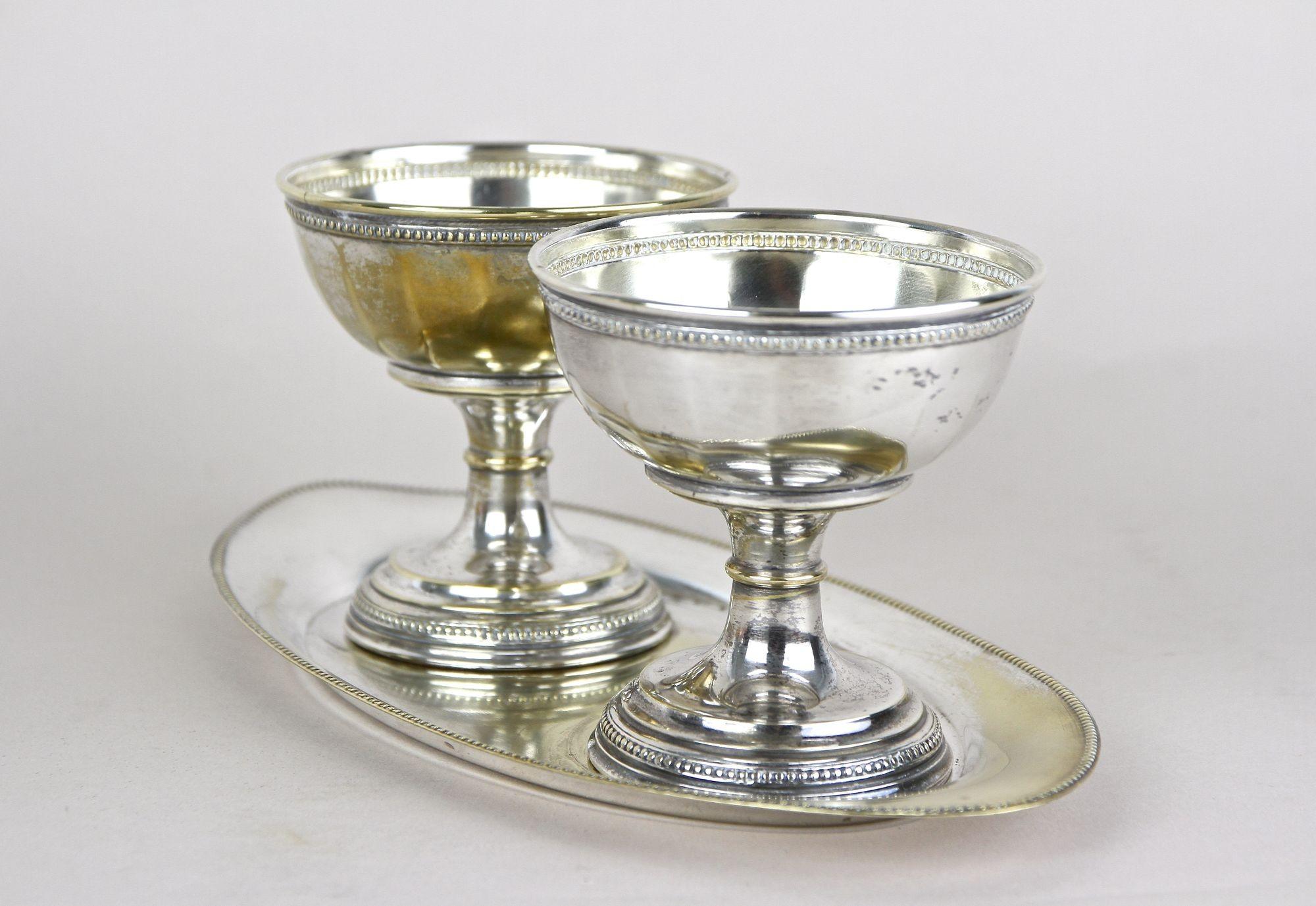 Copas Art Nouveau de latón plateado sobre bandeja de Argentor, Siglo XX, AT 1910 Chapado en plata en venta