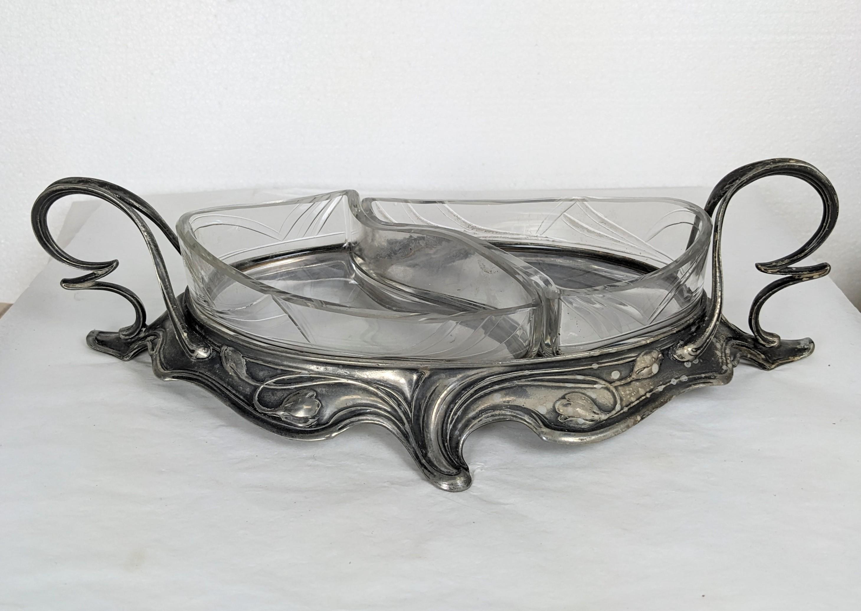 Art Nouveau Servierschale aus Silberblech (Art nouveau) im Angebot