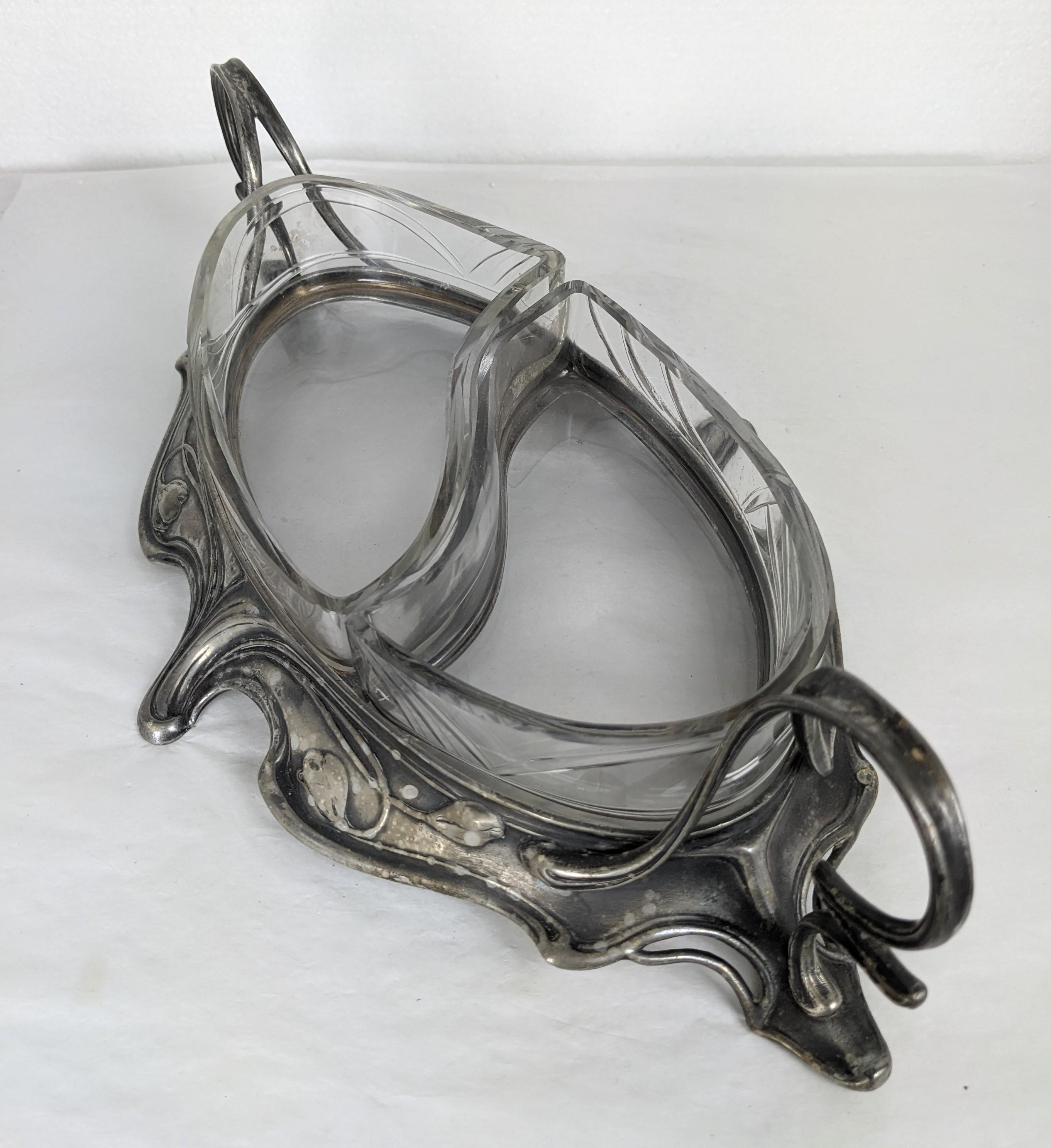 Art Nouveau Servierschale aus Silberblech (Europäisch) im Angebot