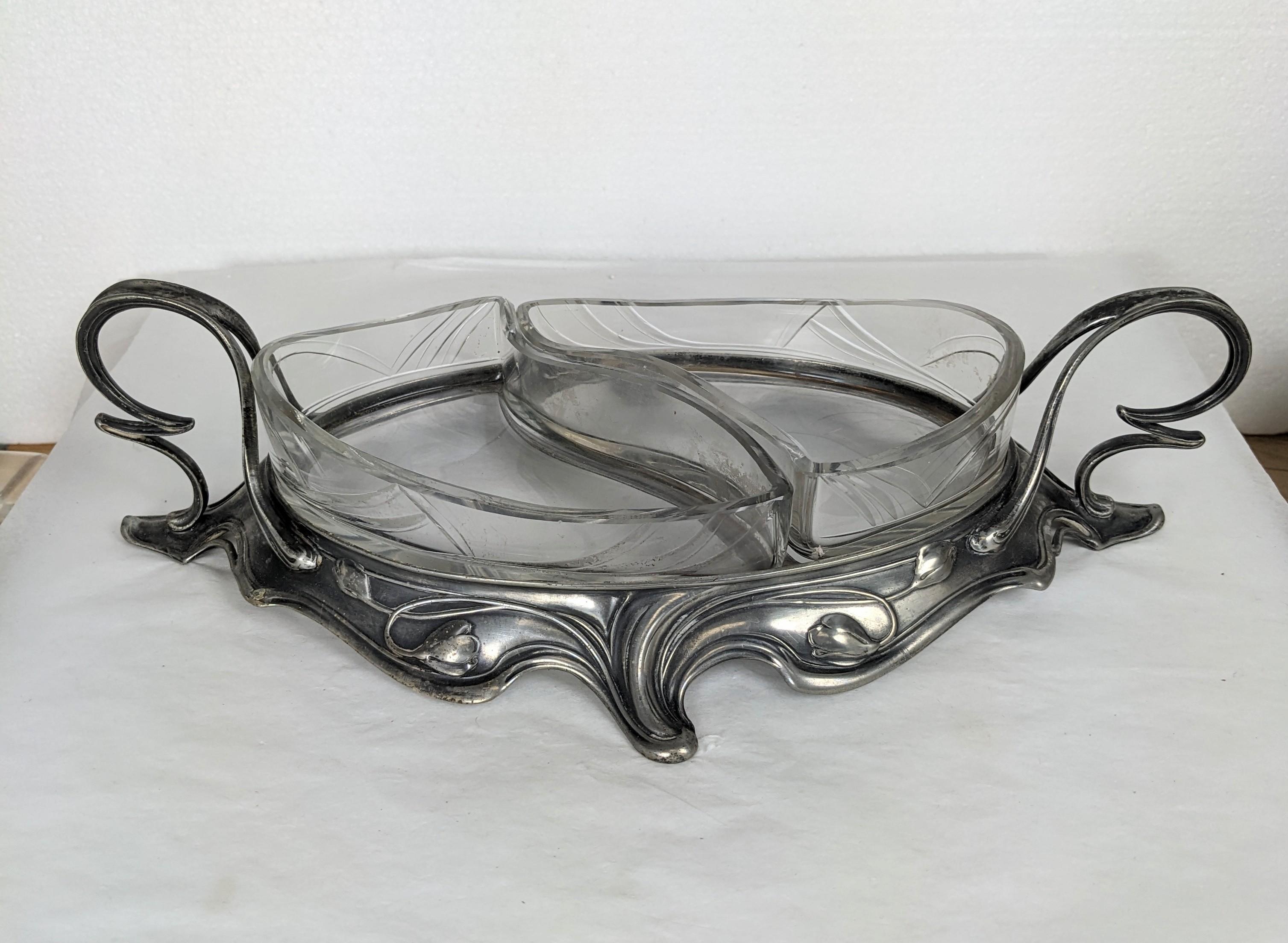 Art Nouveau Servierschale aus Silberblech (Frühes 20. Jahrhundert) im Angebot