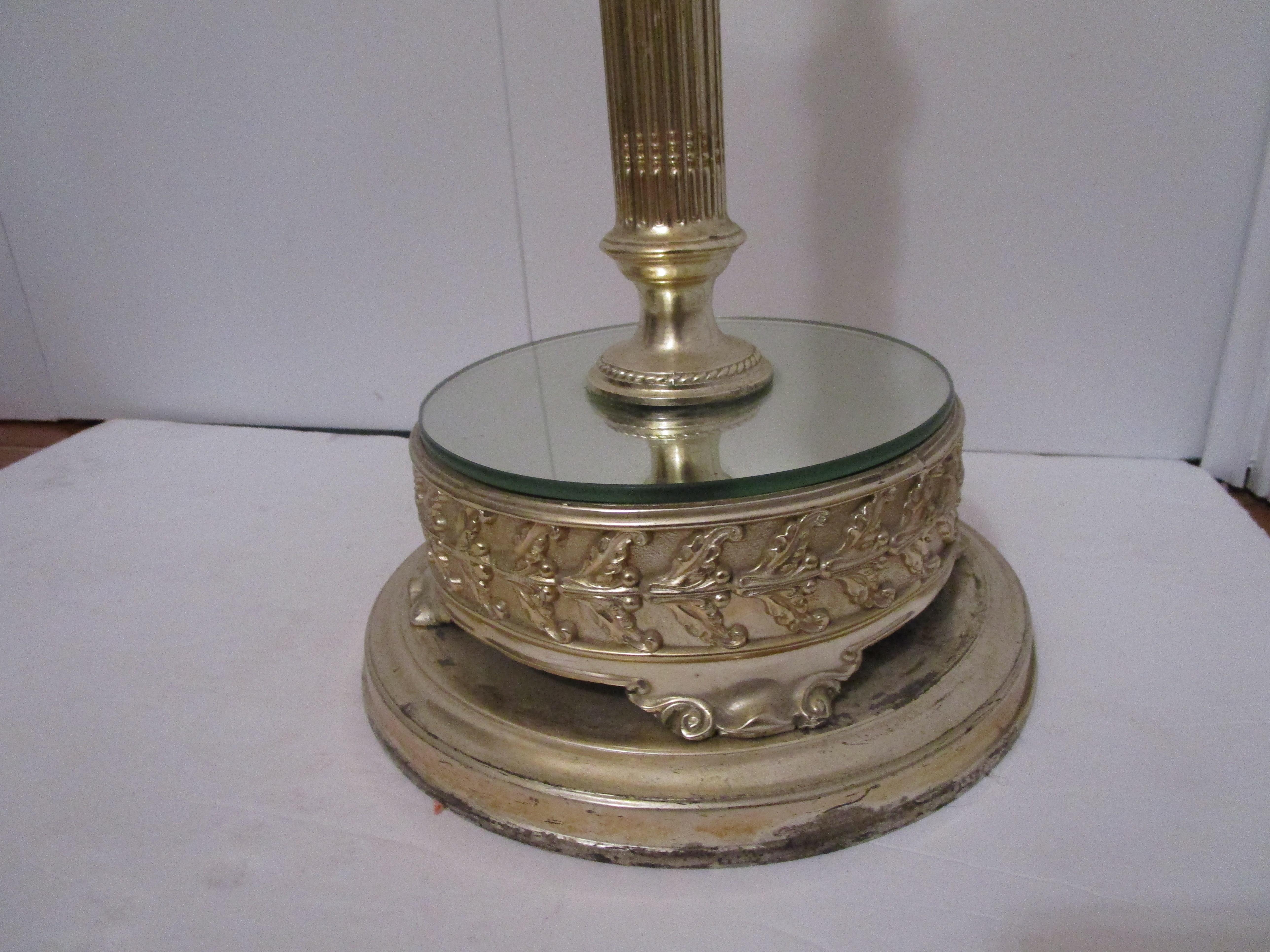 Art nouveau Lampe torchère Art Nouveau en métal argenté avec base circulaire en miroir en vente