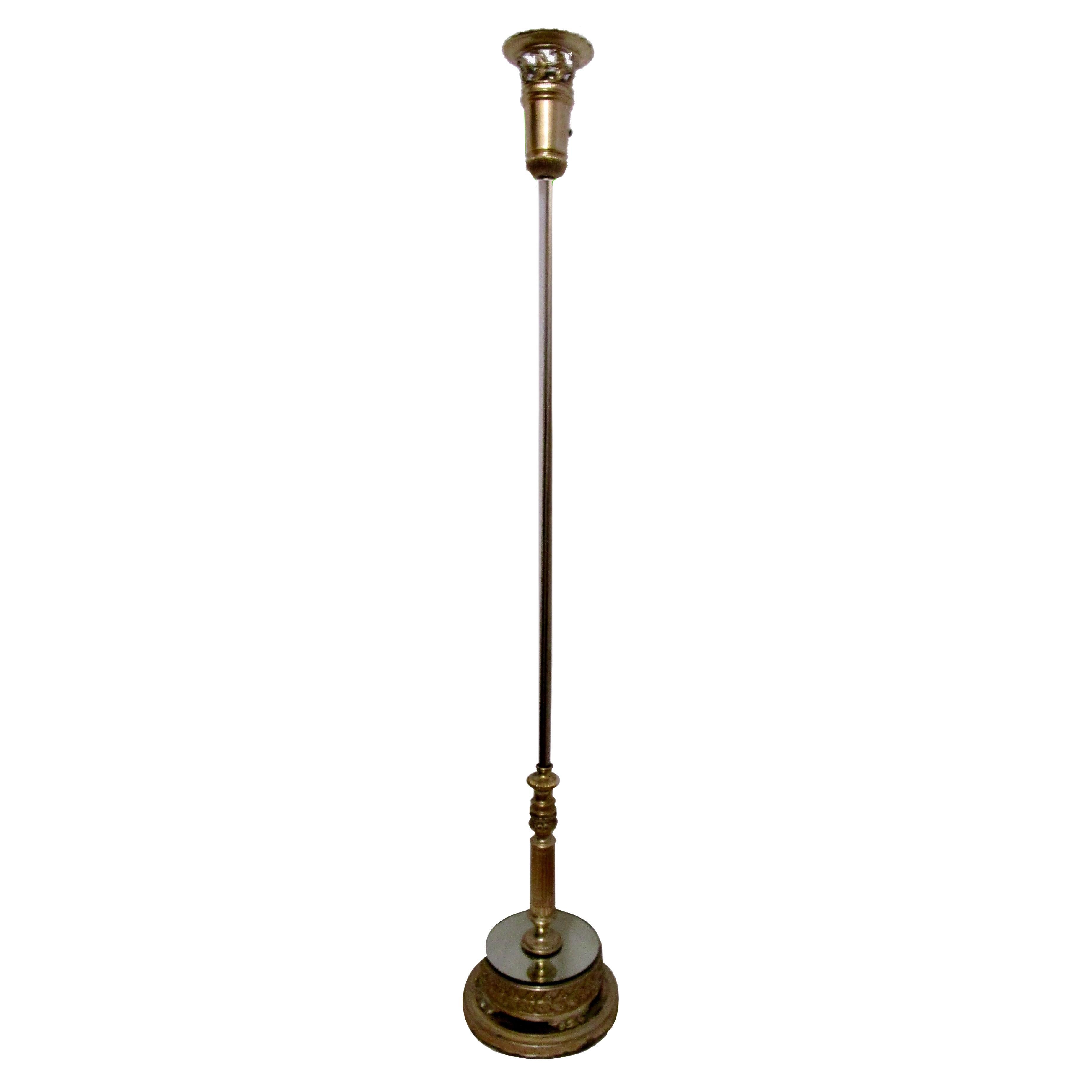 Lampe torchère Art Nouveau en métal argenté avec base circulaire en miroir en vente