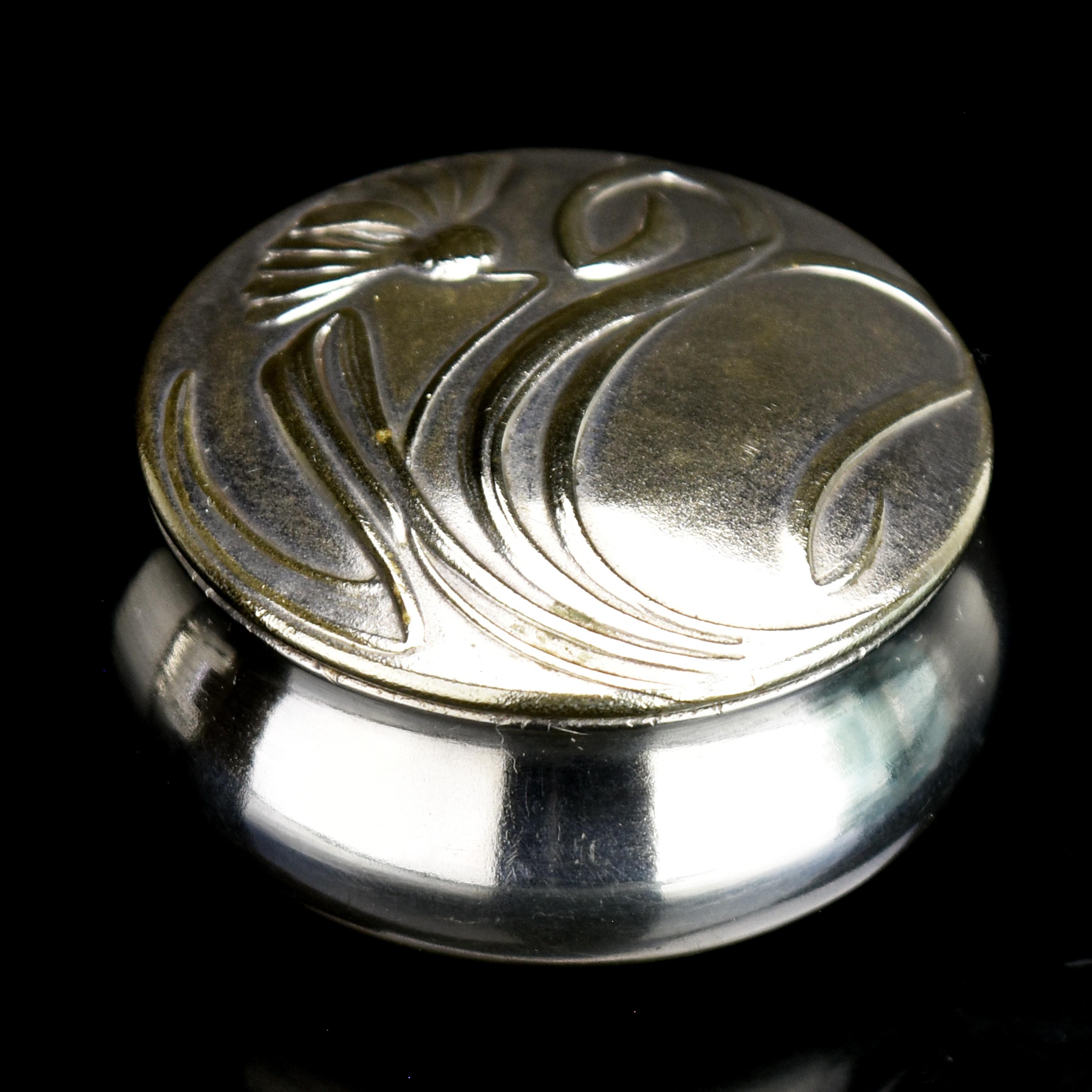 Early 20th Century Art Nouveau Silverplated Pill Snuff Box Floral ECHINACEA Pattern Jugendstil