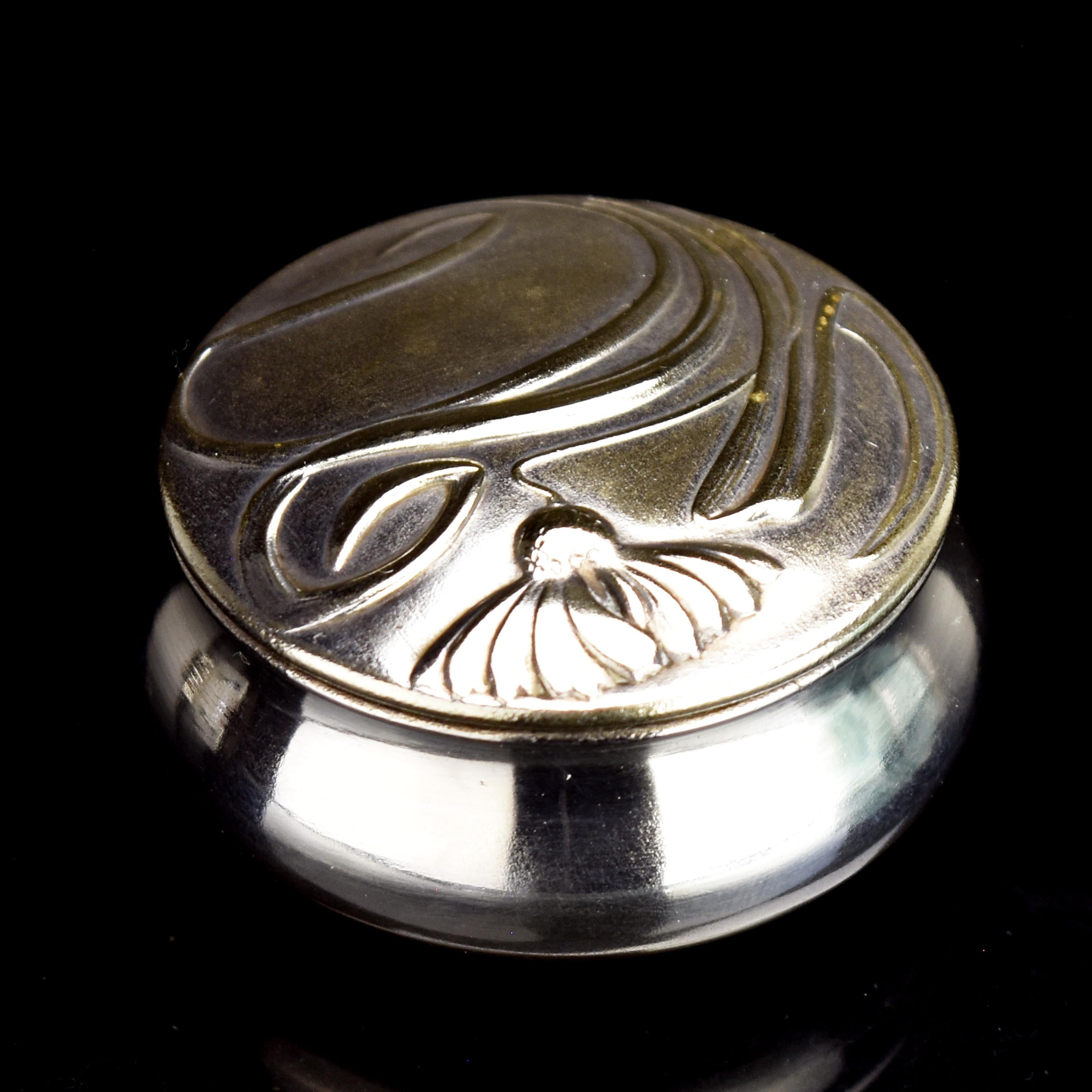 Art Nouveau Silverplated Pill Snuff Box Floral ECHINACEA Pattern Jugendstil For Sale 1