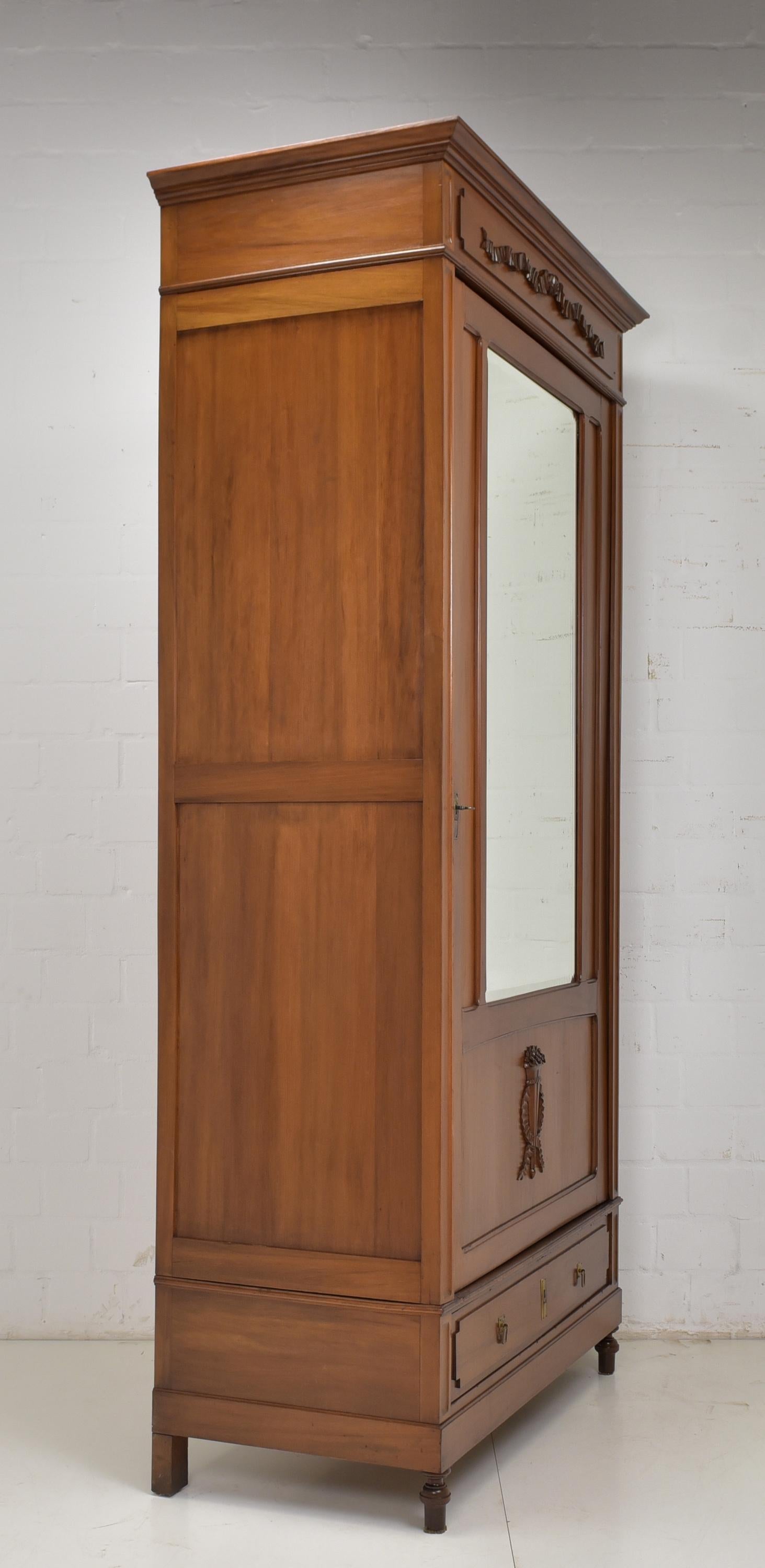 Eintüriger Jugendstil-Dielenschrank, 1910 3