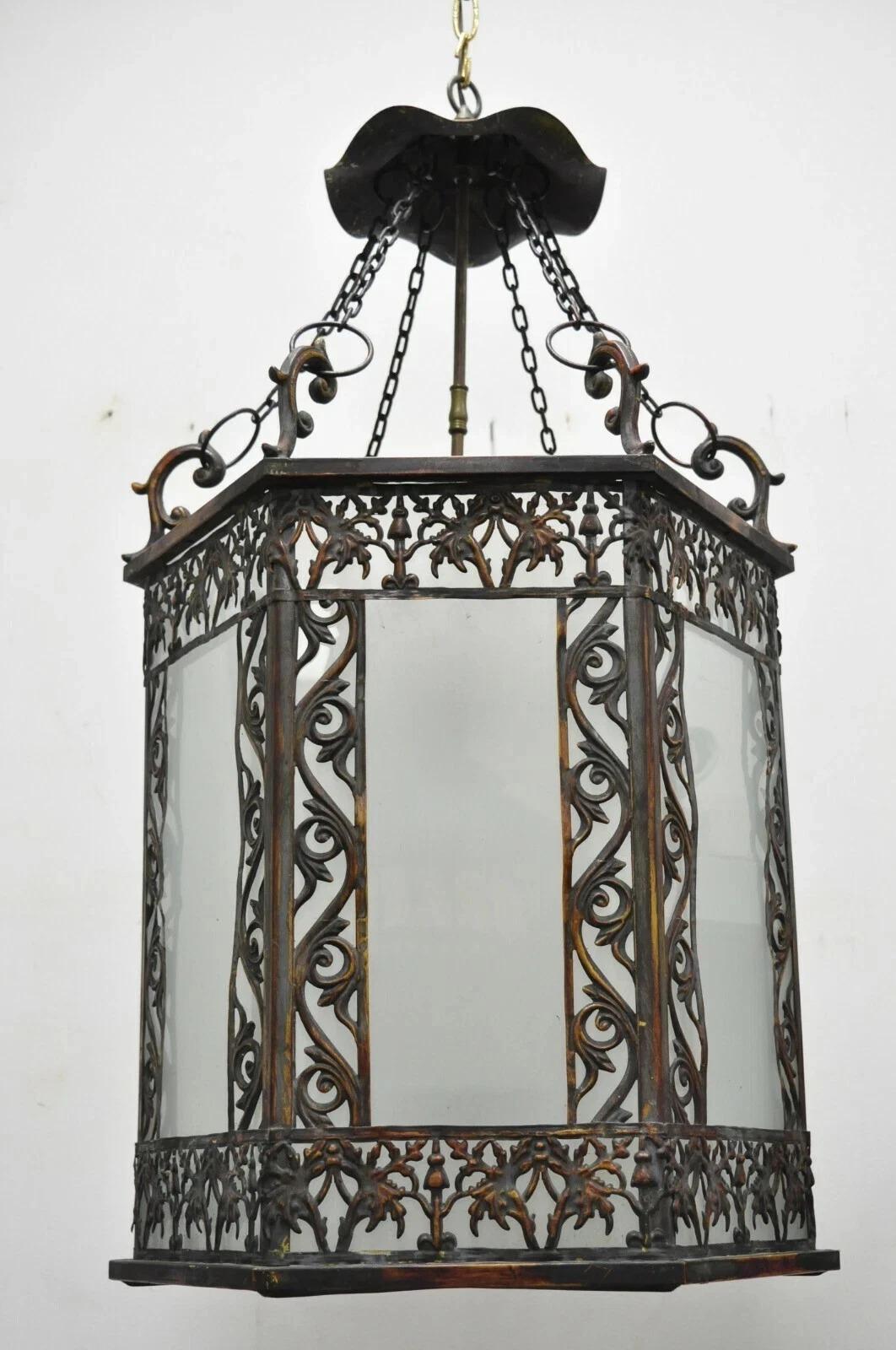 Lampadario a sospensione in vetro scoria esagonale in metallo dorato Art Nouveau in vendita 6