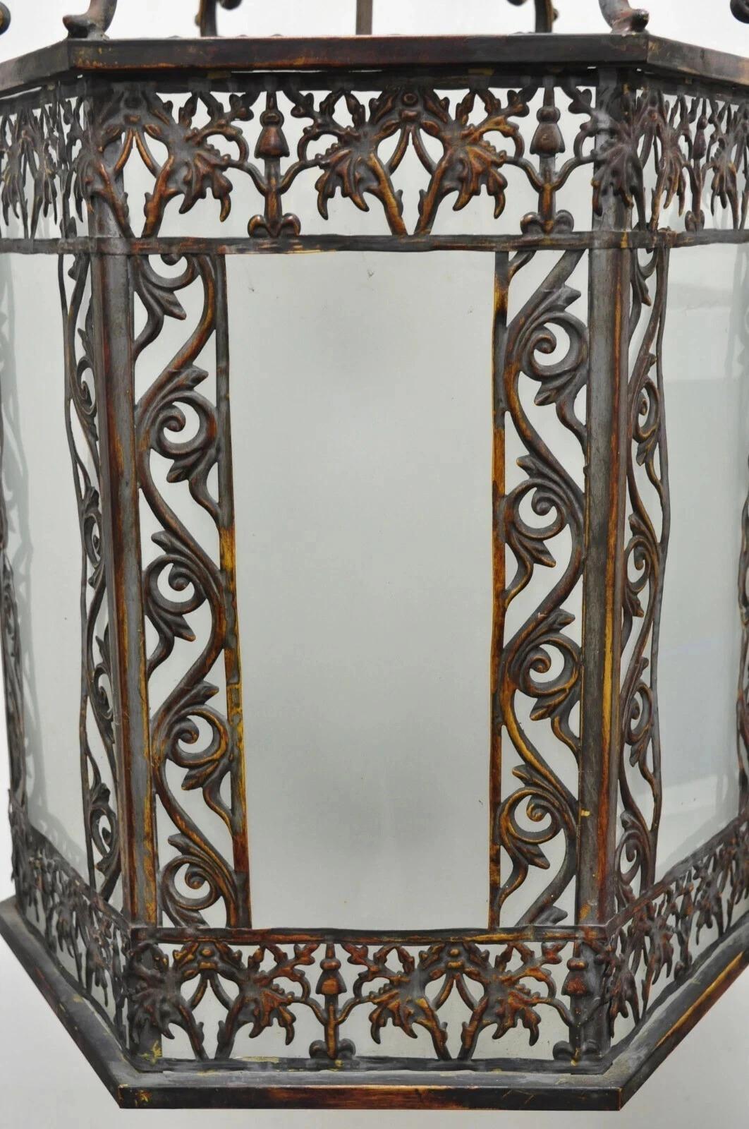 Sconosciuto Lampadario a sospensione in vetro scoria esagonale in metallo dorato Art Nouveau in vendita