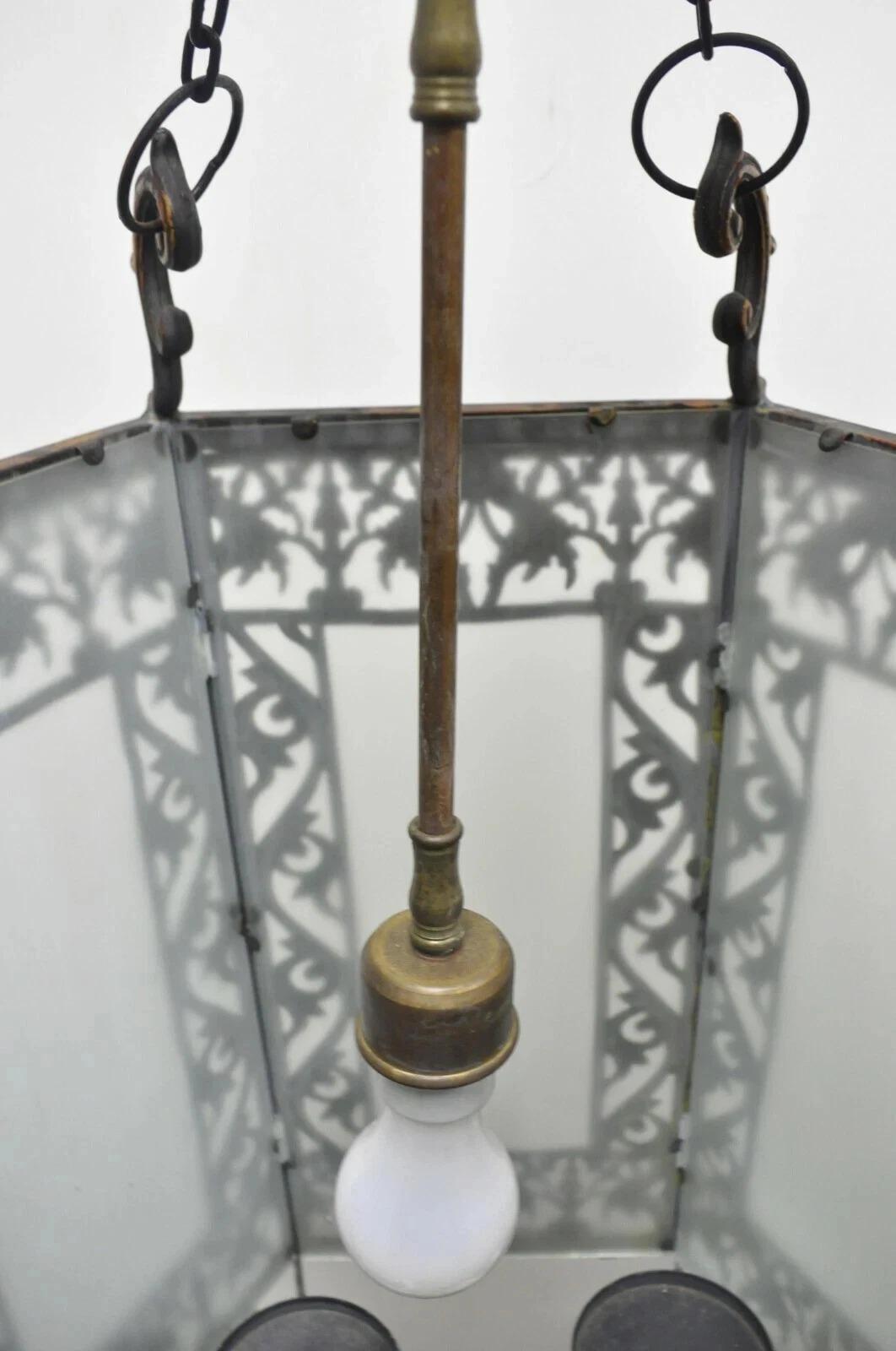 Lampadario a sospensione in vetro scoria esagonale in metallo dorato Art Nouveau in vendita 1