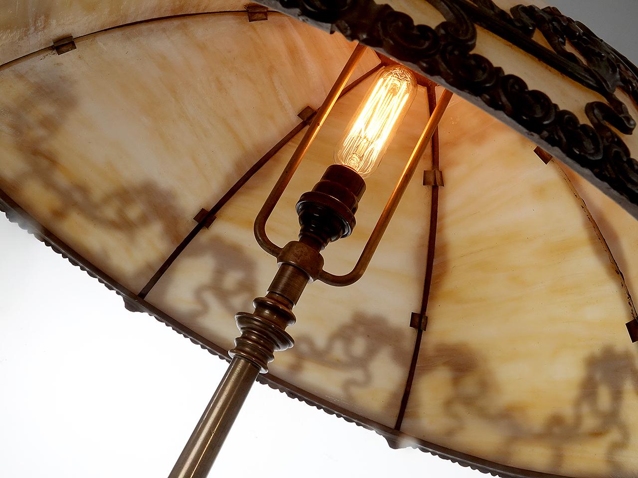 Art nouveau Lampe de table Art Nouveau en verre de scories en vente