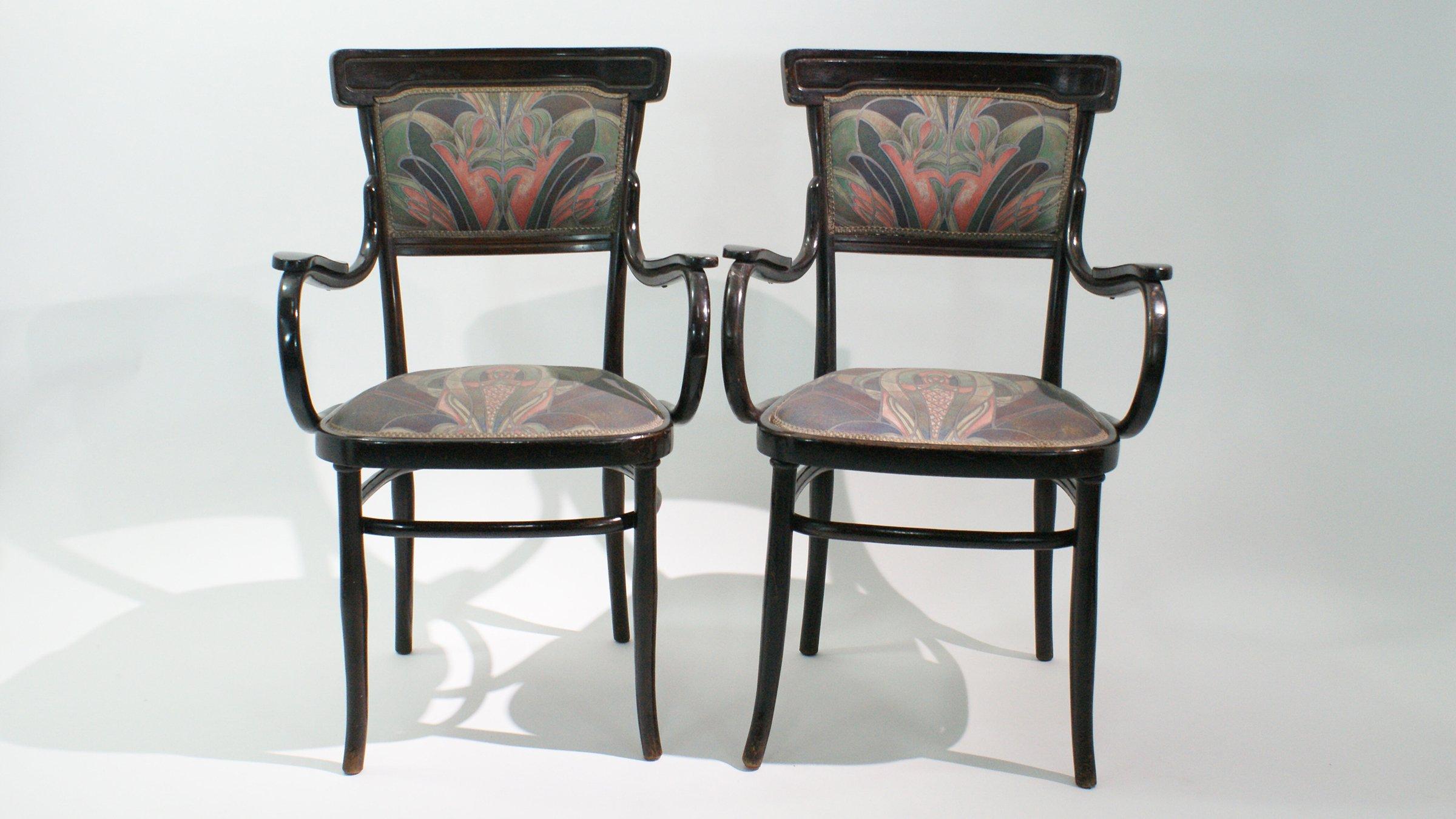 Set of Art Nouveau sofa and two armchair by Jakob e Joseph Kohn, Wien. Bentwood solid walnut with an original upholstery in hand painted silk with typical 1920's design.
Labeled Jakob e Joseph Kohn, Wien and marked in the wood 